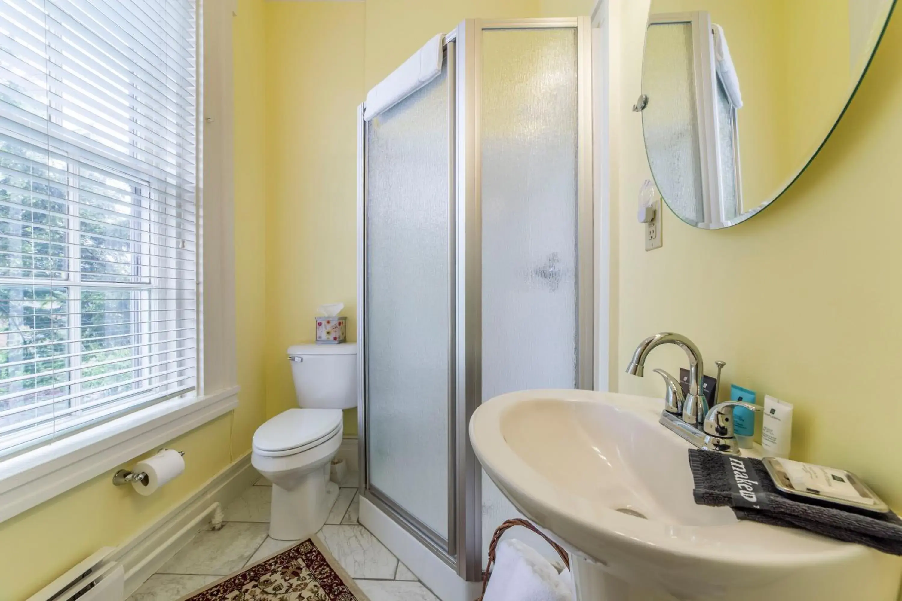 Deluxe Queen Suite in Bourbon Manor Bed & Breakfast Inn Deluxe Queen Suite in Bourbon Manor Bed & Breakfast Inn