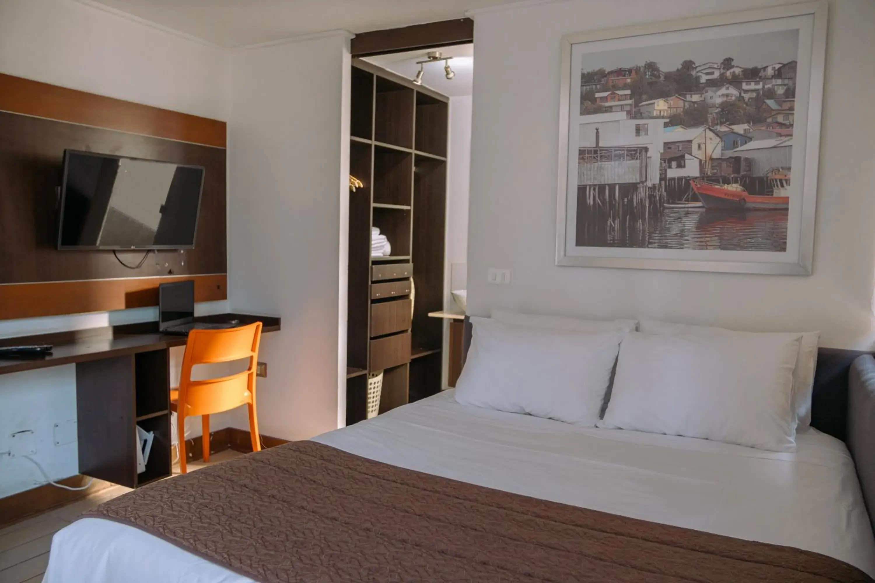 Studio (2 Adults) in Sunset Aparts Studio (2 Adults) in Sunset Aparts