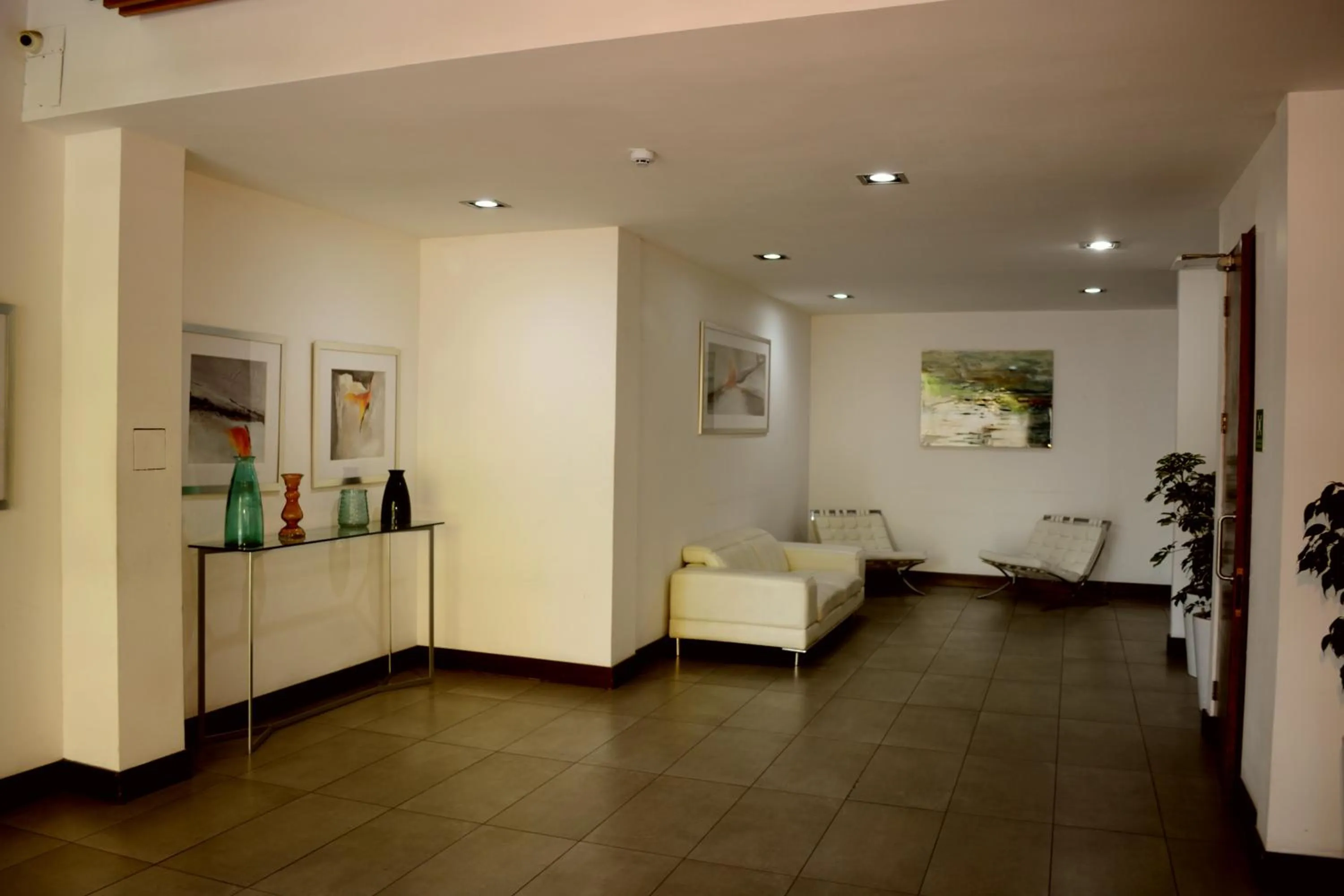 Facade/entrance in Sunset Aparts