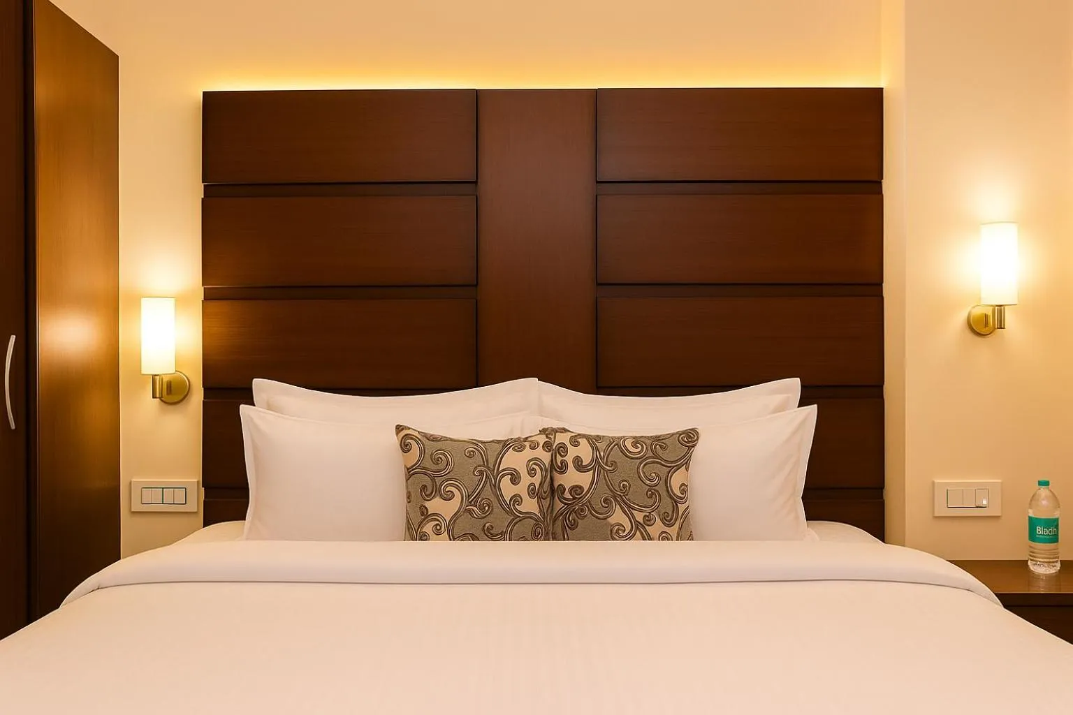 Bed in Hotel Winter Line Inn Near St Francis Monastery