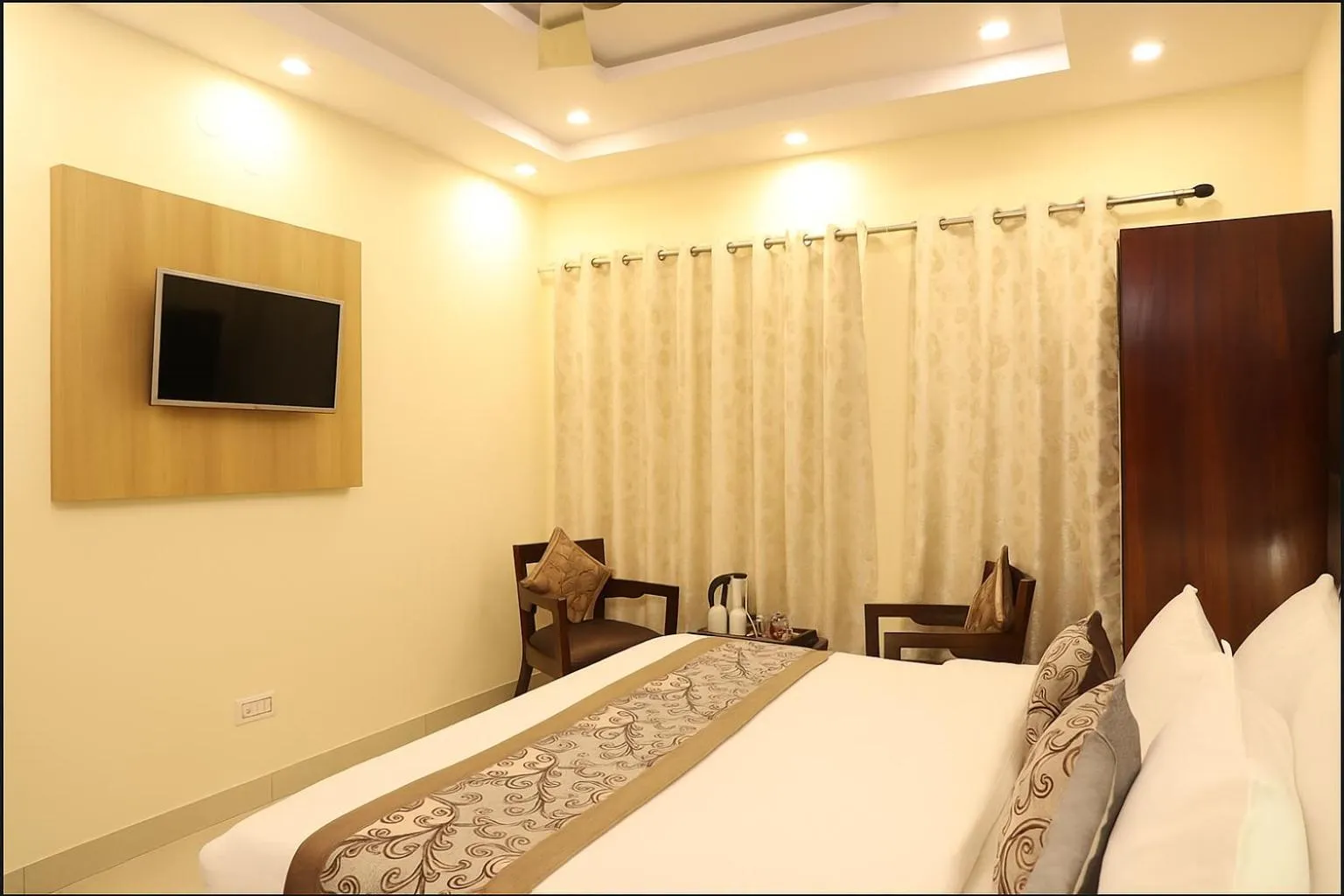 Bed in Hotel Winter Line Inn Near St Francis Monastery