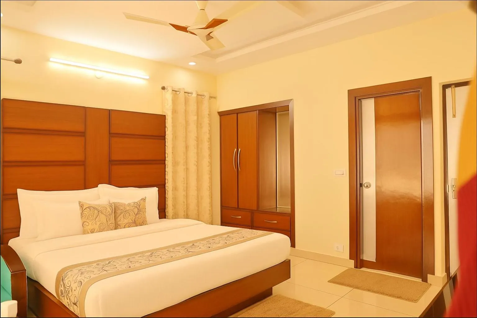 Bed in Hotel Winter Line Inn Near St Francis Monastery