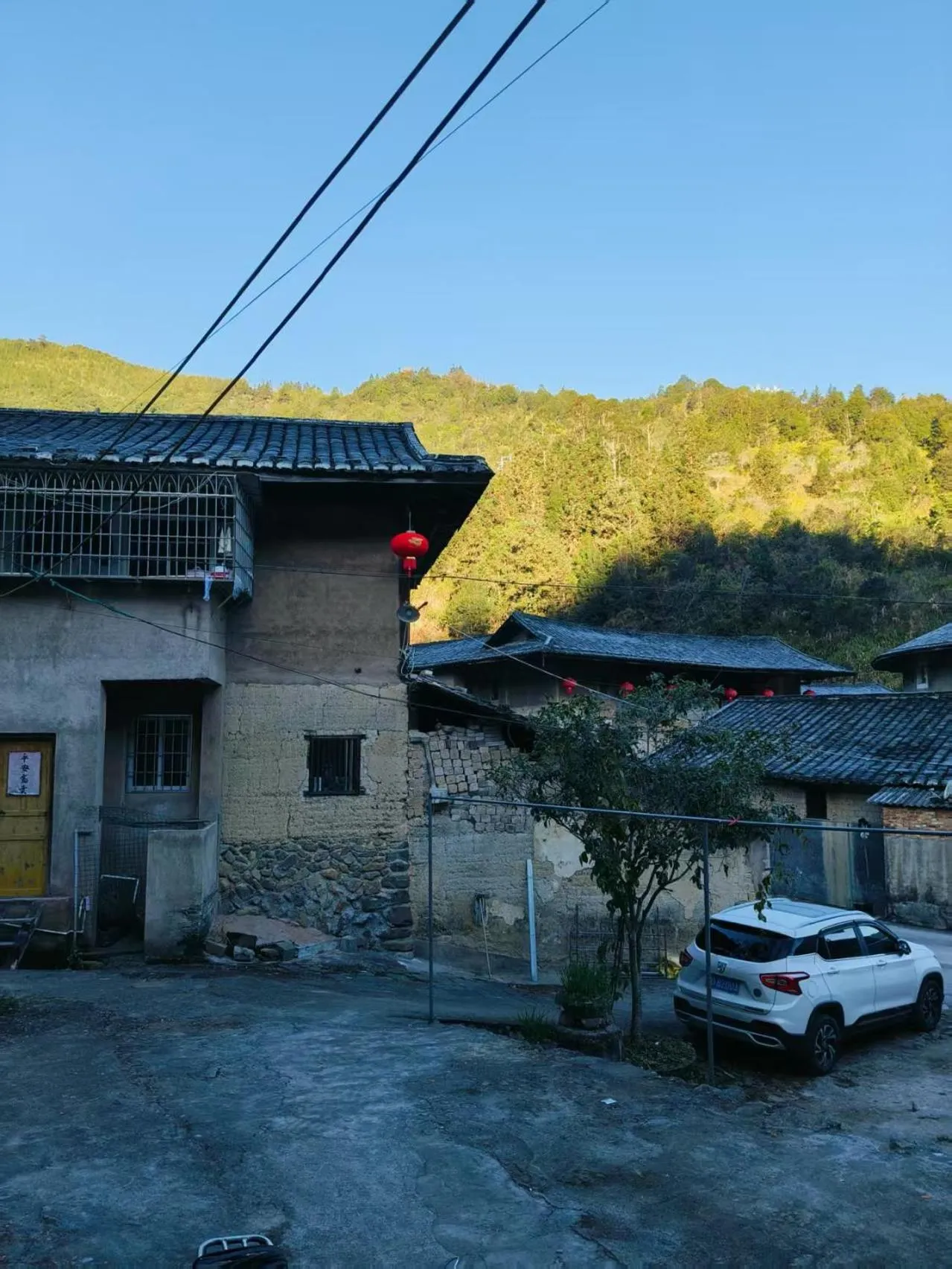 Parking in Tulou Herongzhuang Inn