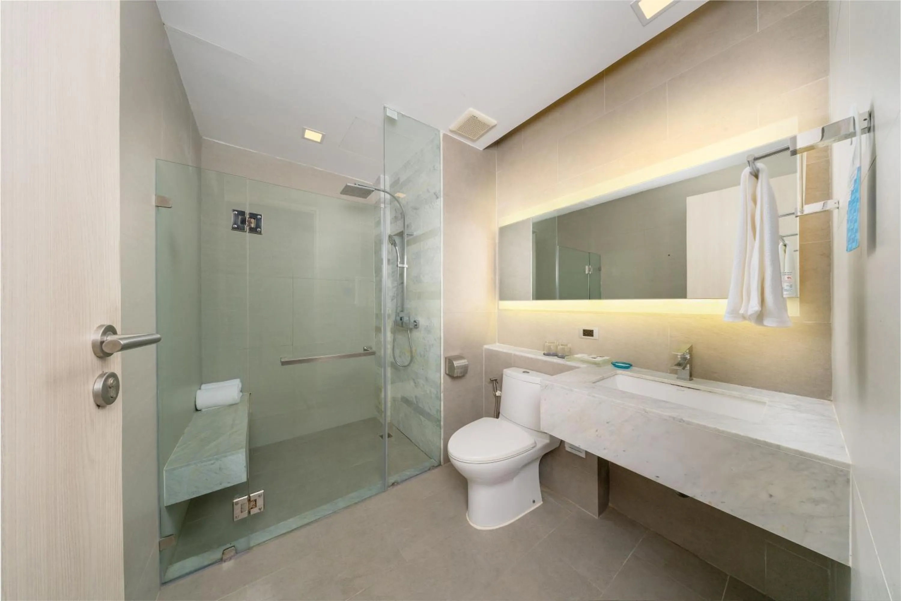 Shower in BlueSotel Krabi AoNang Beach