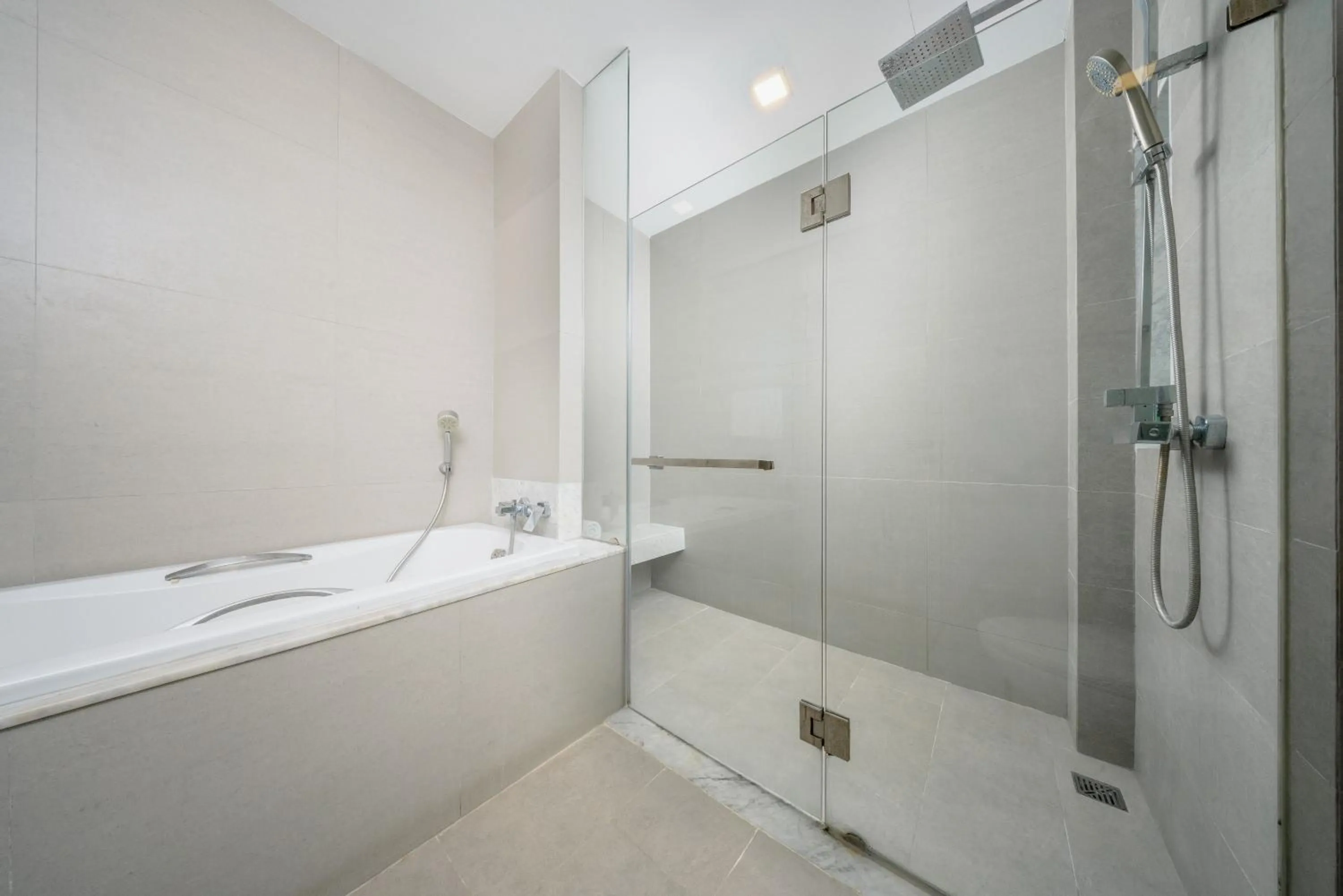 Shower in BlueSotel Krabi AoNang Beach