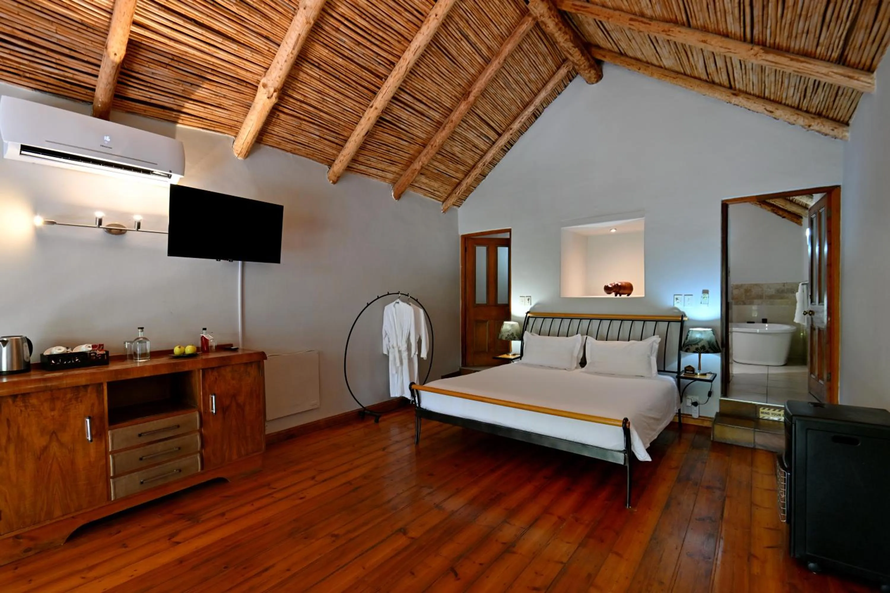 Bed in Mimosa Lodge