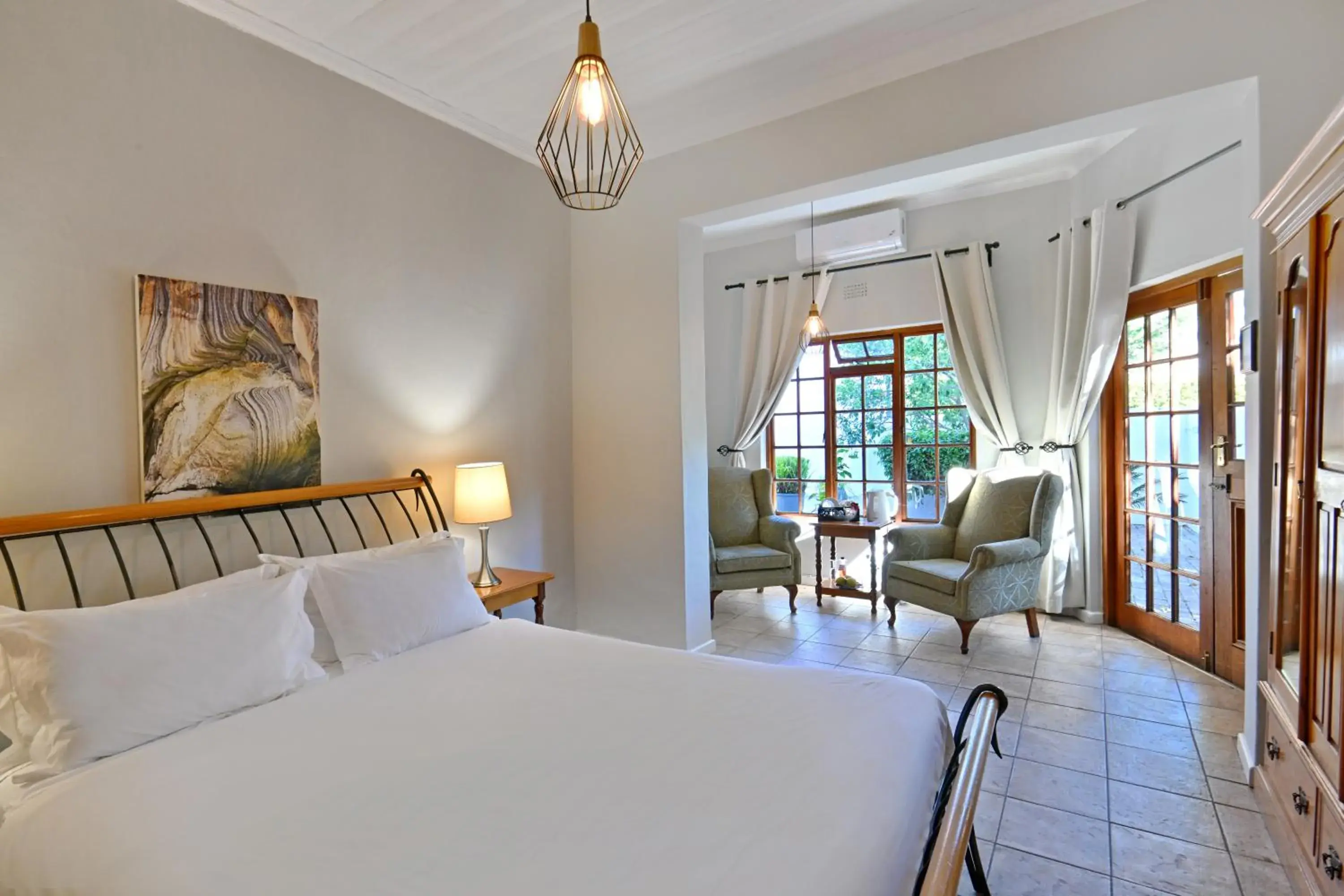 Bed in Mimosa Lodge Bed in Mimosa Lodge