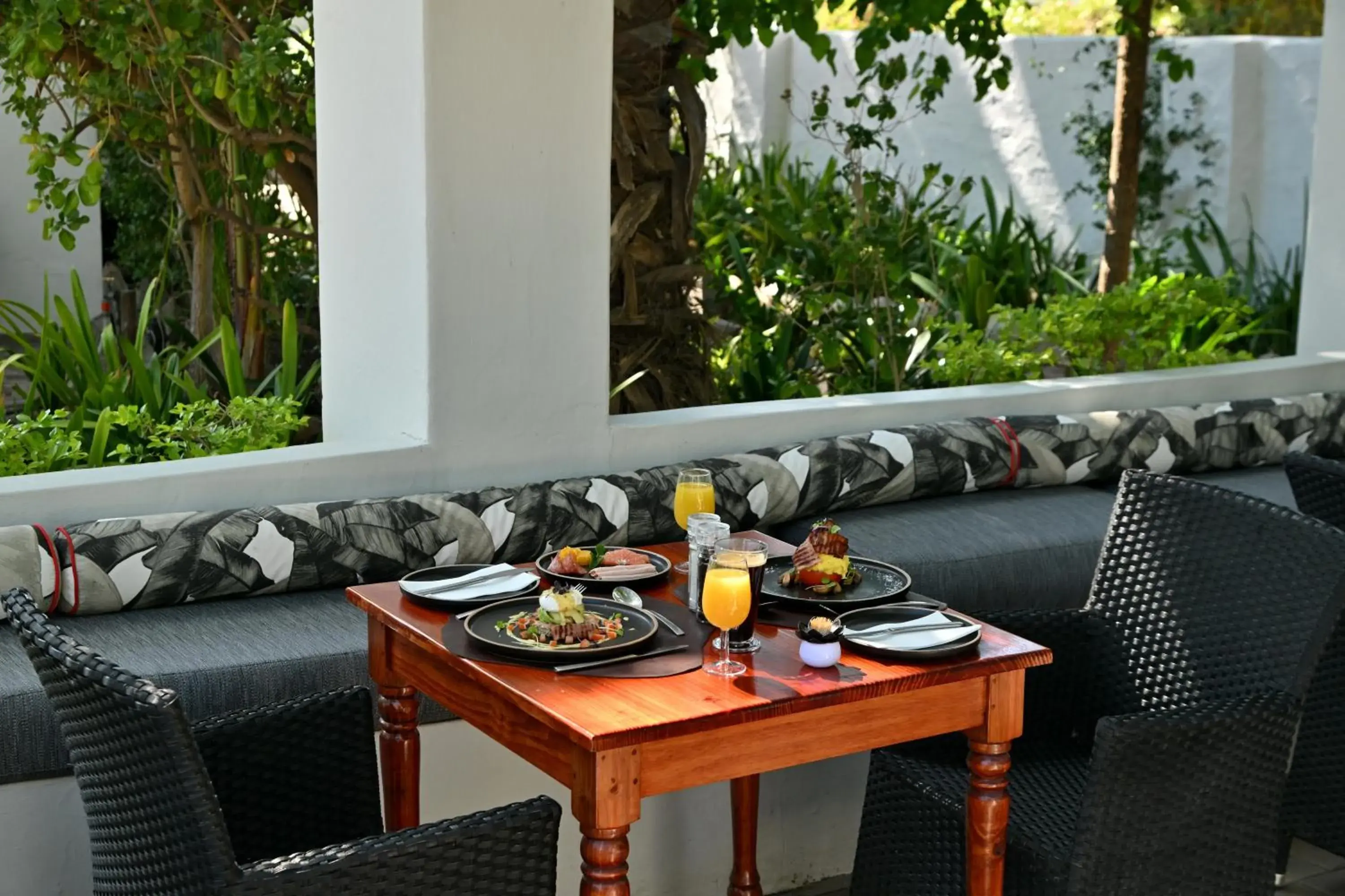 Breakfast in Mimosa Lodge Breakfast in Mimosa Lodge