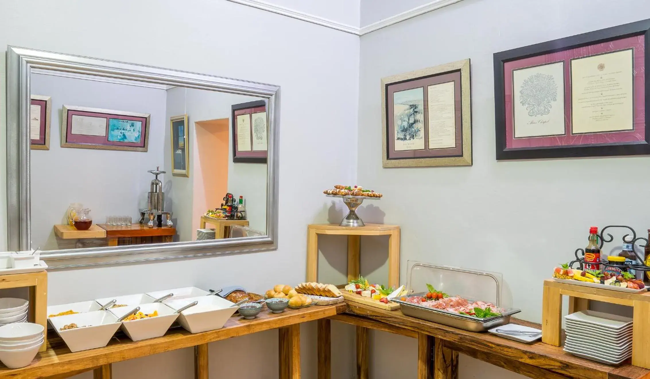 Breakfast in Mimosa Lodge Breakfast in Mimosa Lodge