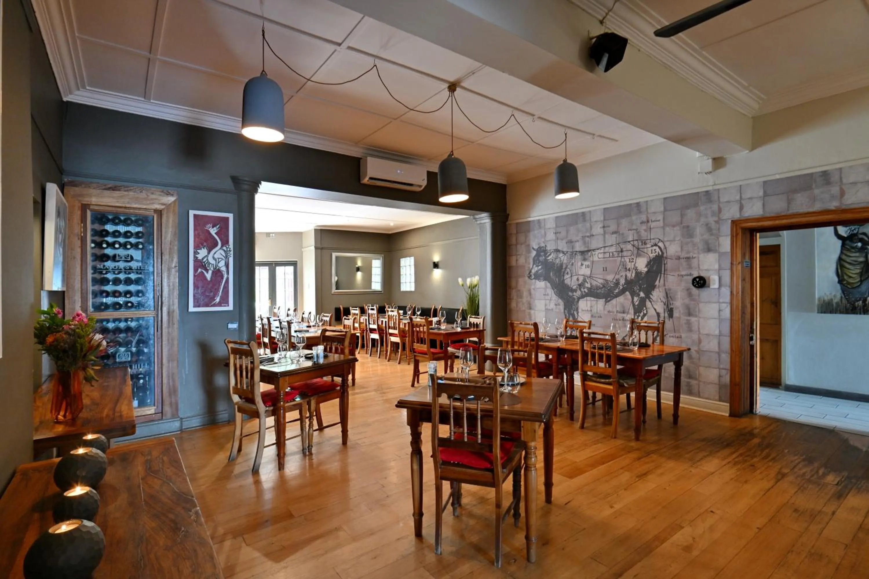 Restaurant/places to eat in Mimosa Lodge