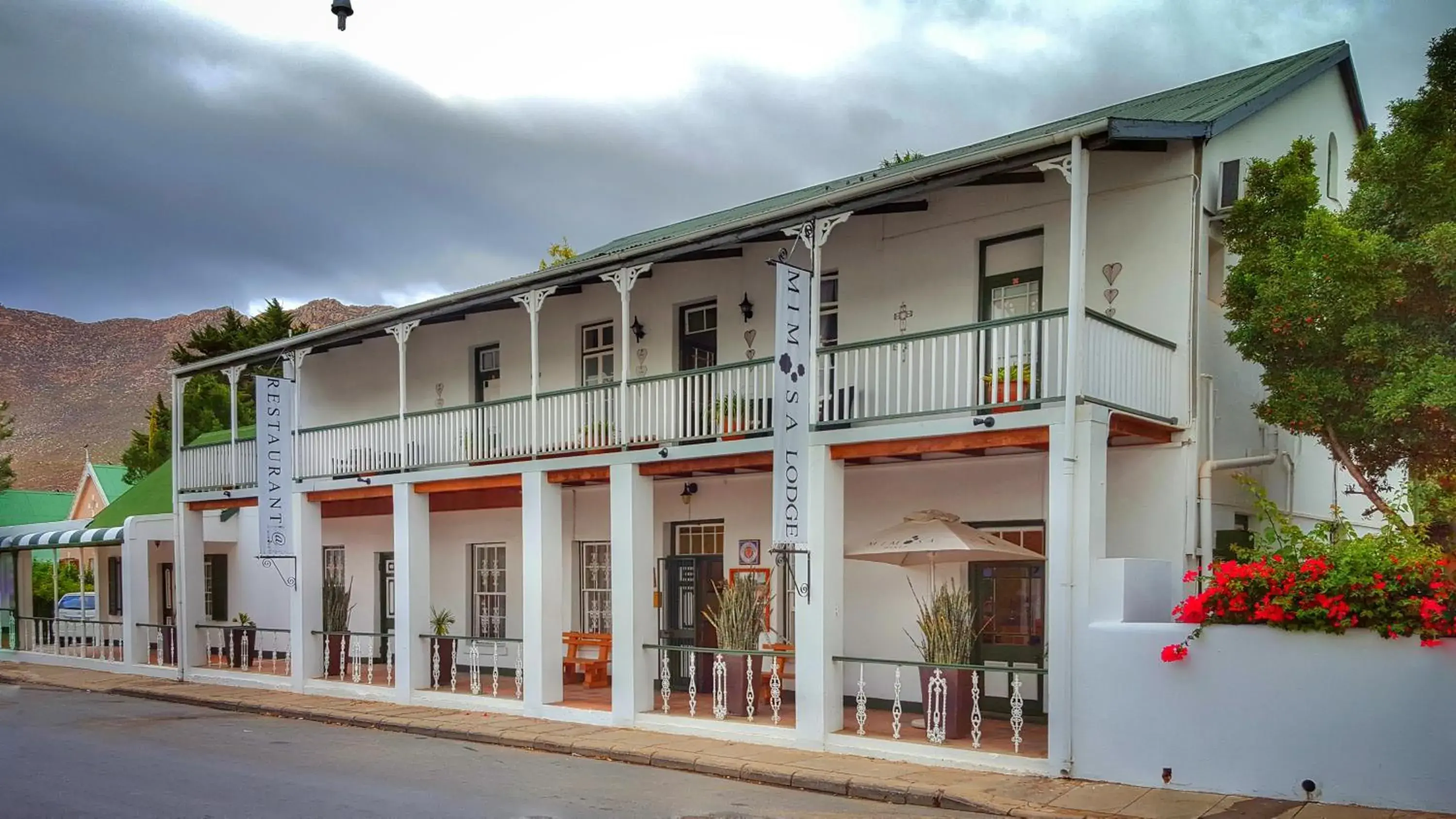 Property building in Mimosa Lodge Property building in Mimosa Lodge