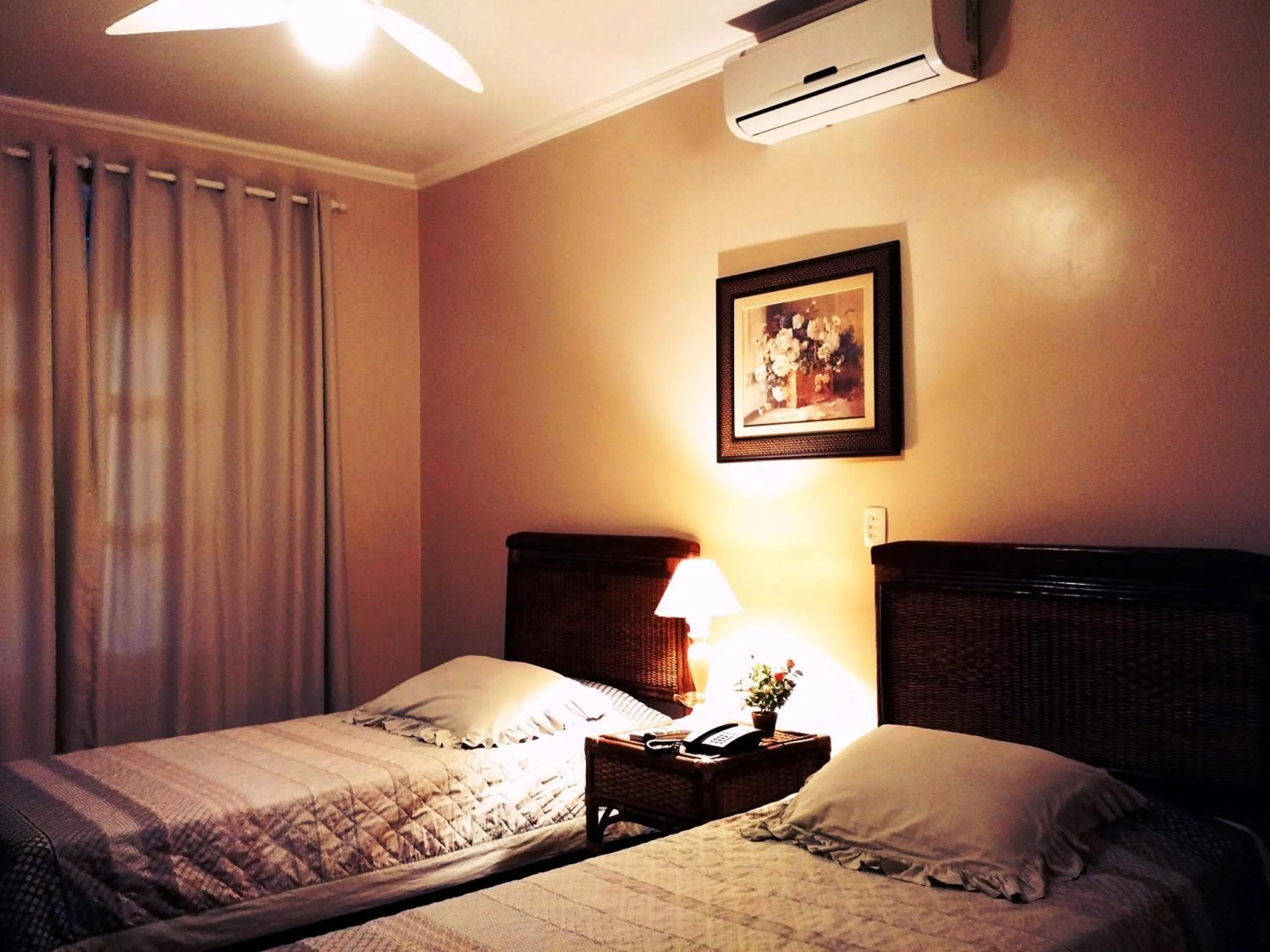 Twin Room - single occupancy in Hotel Praça da Matriz