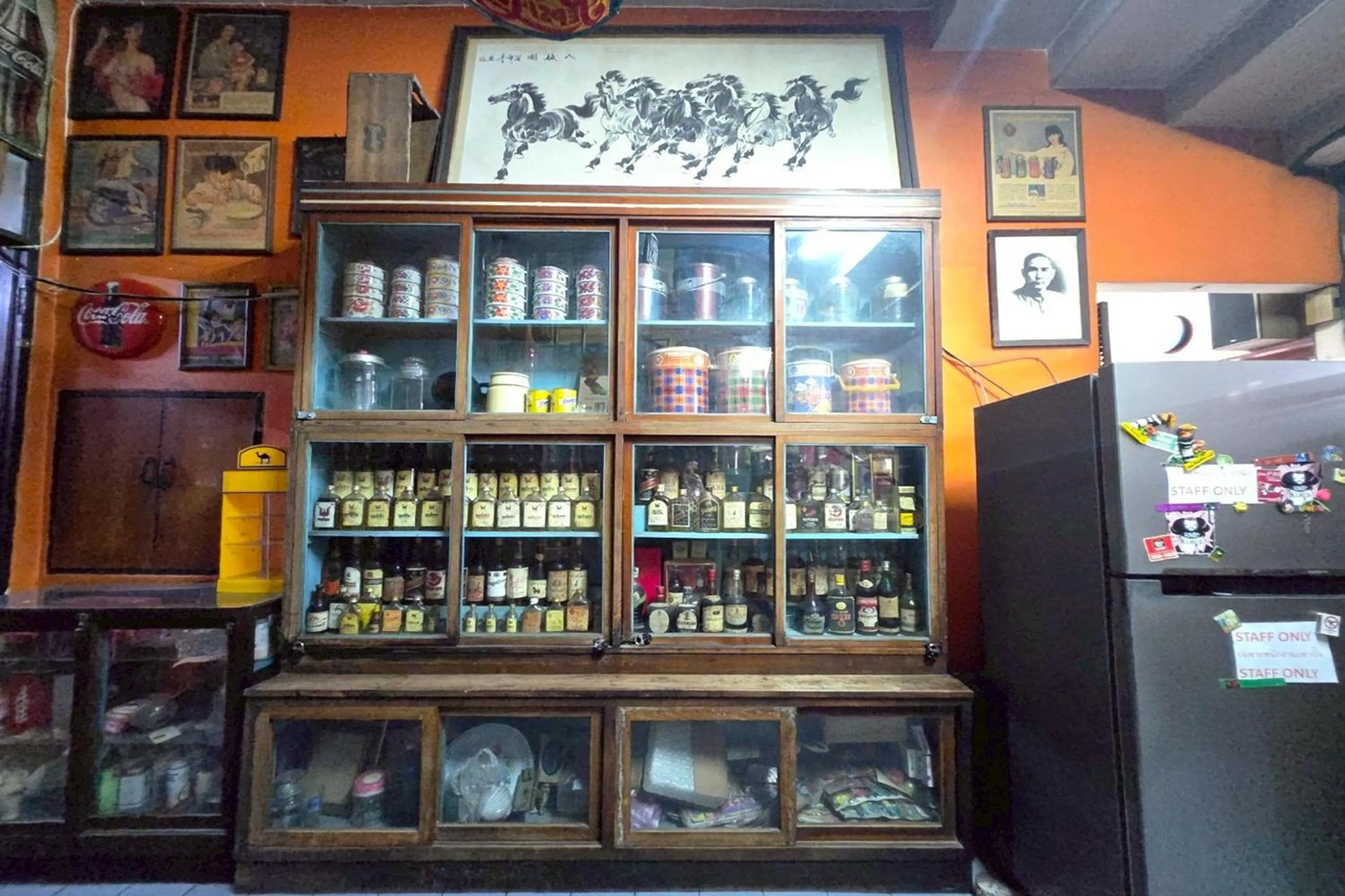 Decorative detail in Tapae Inn