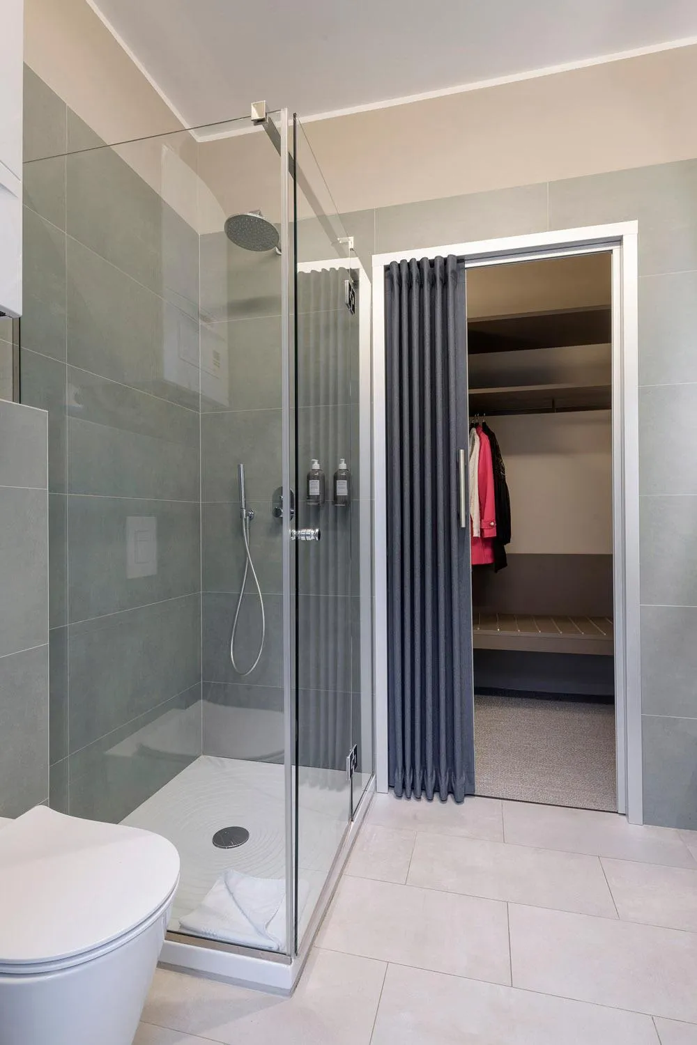Shower in Anjoy&Bleev Rooms