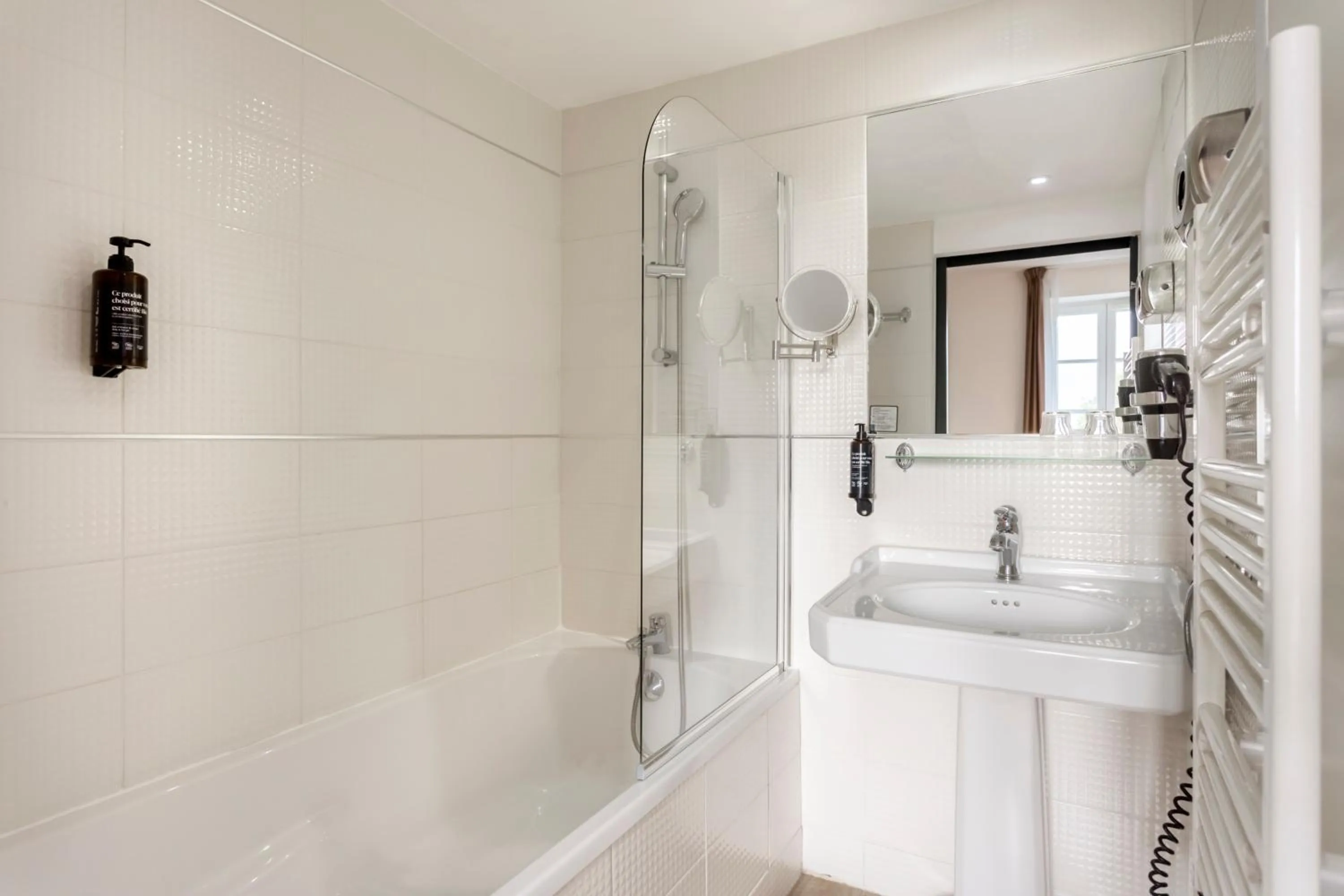 Bathroom in Appart'City Collection Nîmes Arènes