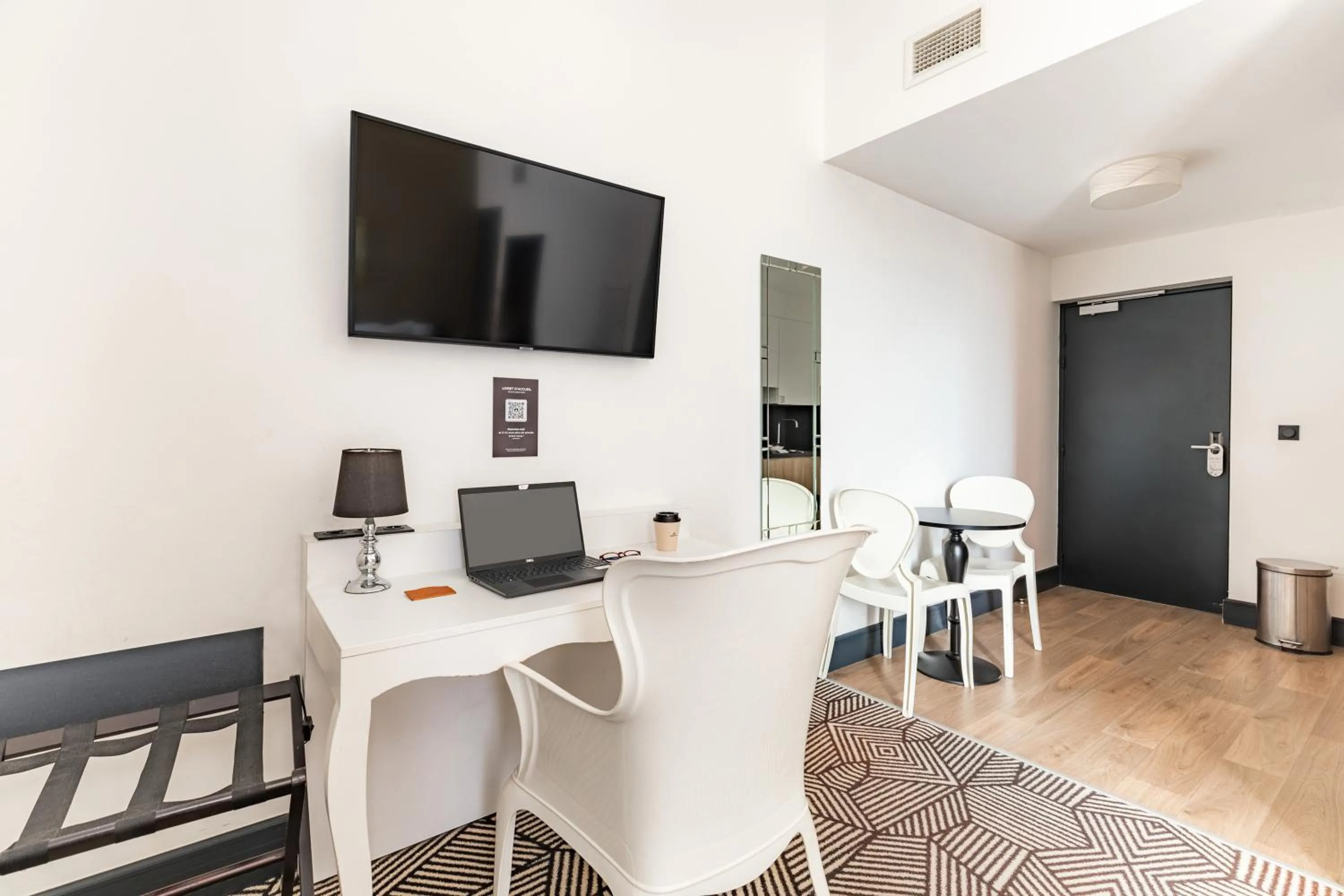 TV and multimedia in Appart'City Collection Nîmes Arènes