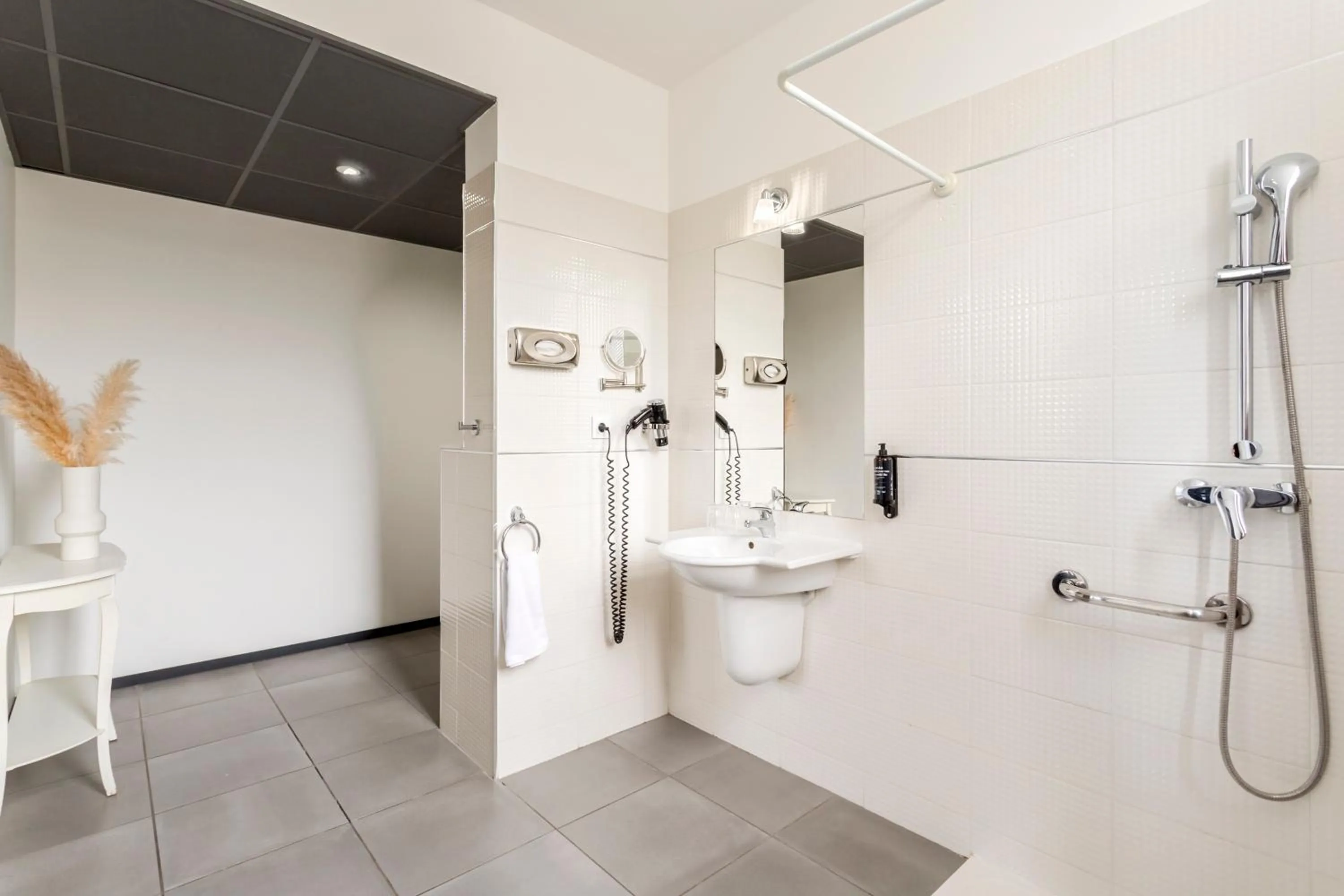 Shower in Appart'City Collection Nîmes Arènes