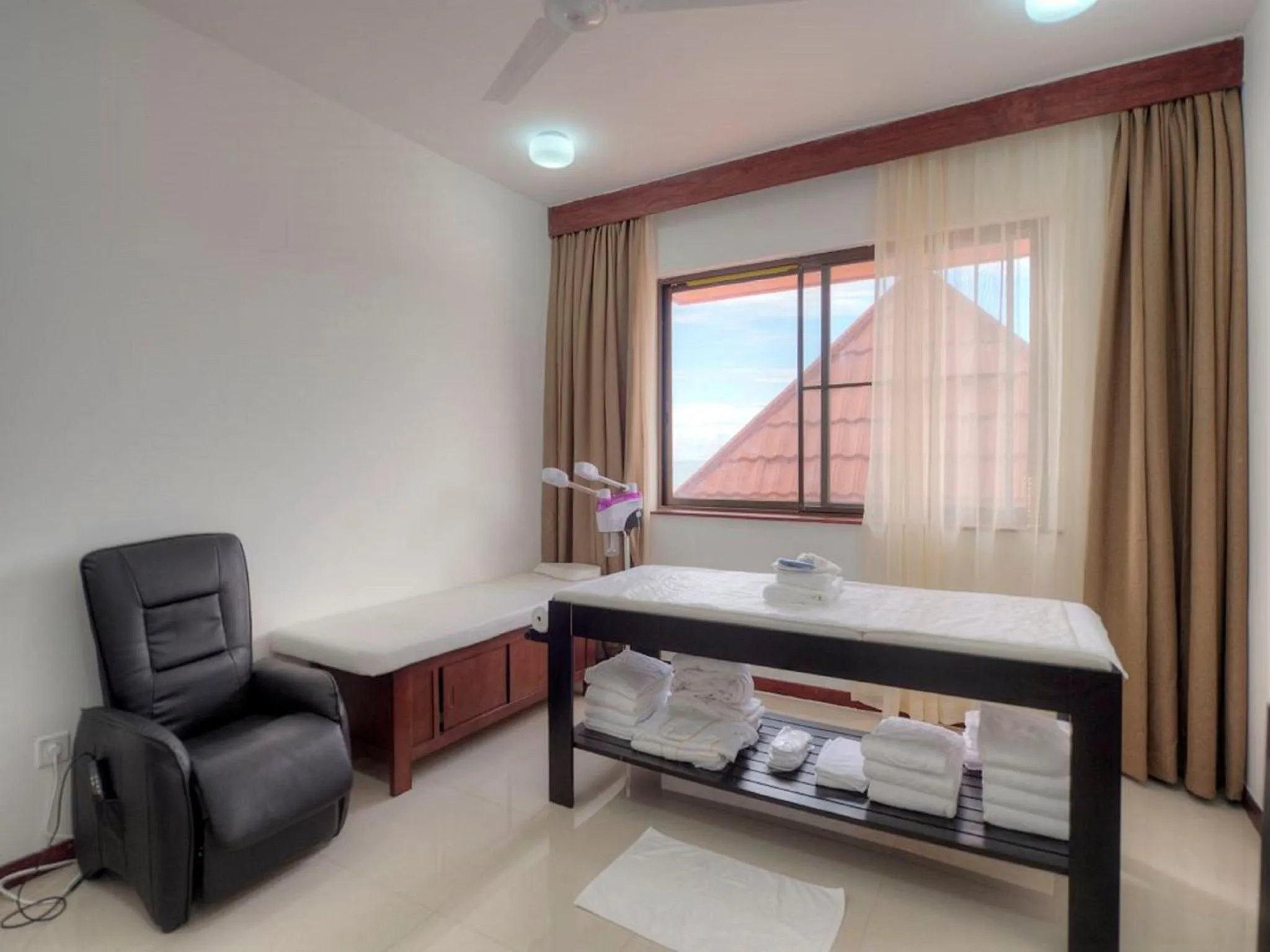 Massage, Bed in Raphael's Hotel