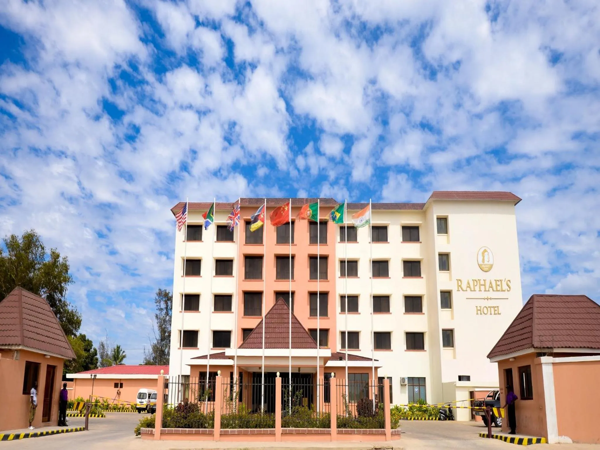 Facade/entrance in Raphael's Hotel