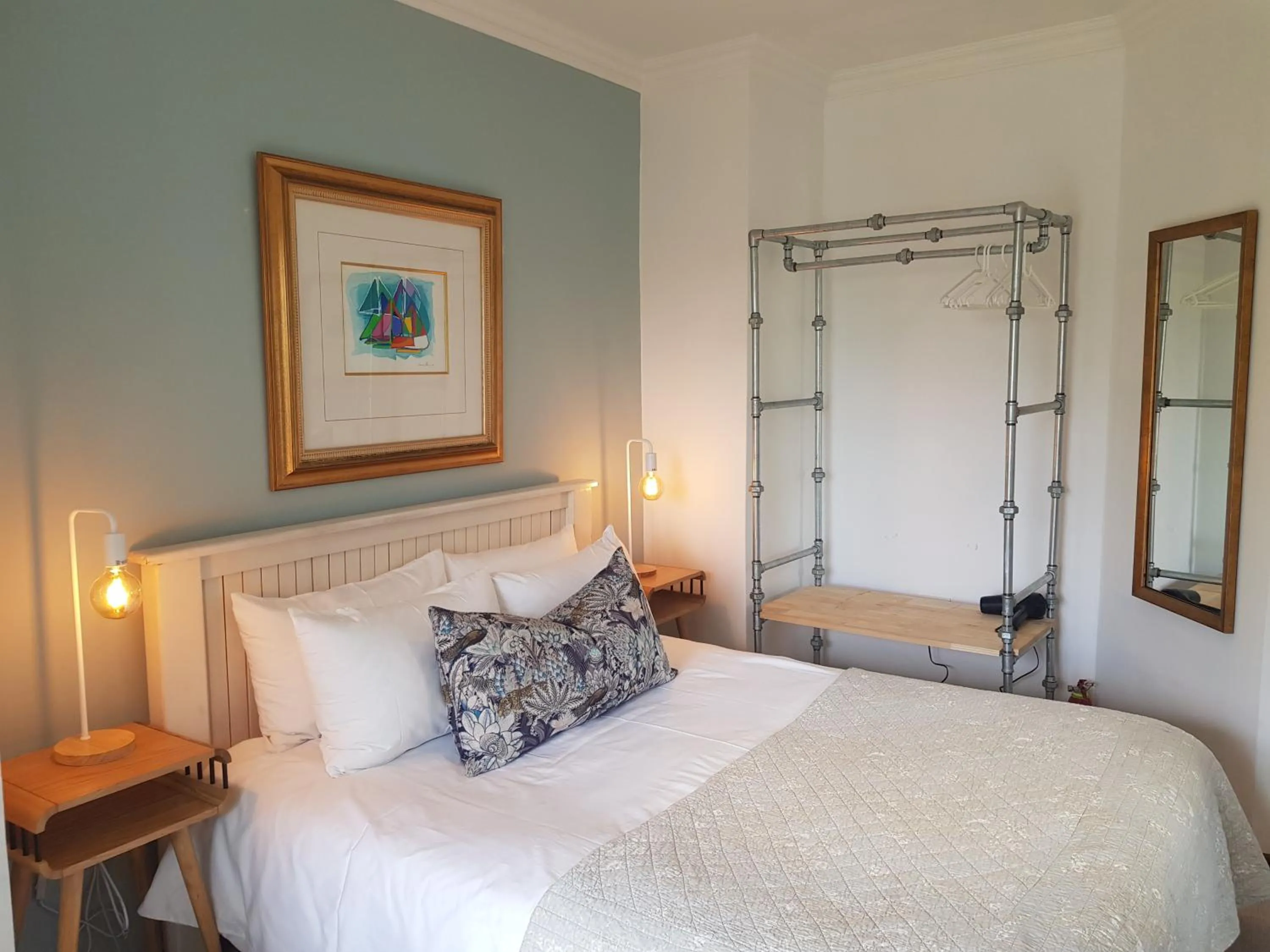Photo of the whole room, Bed in B&B on Buckingham Guest House
