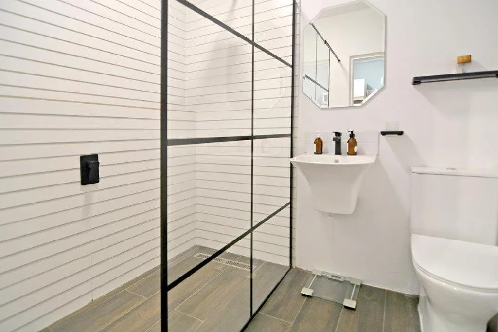 Bathroom in B&B on Buckingham Guest House