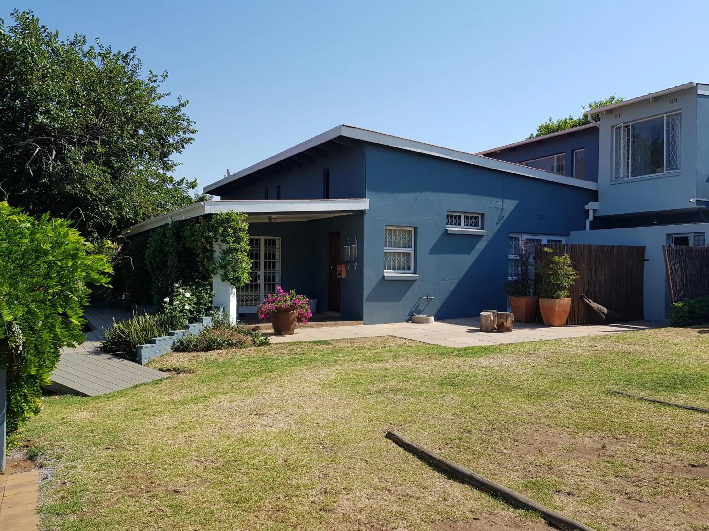 Property building in B&B on Buckingham Guest House