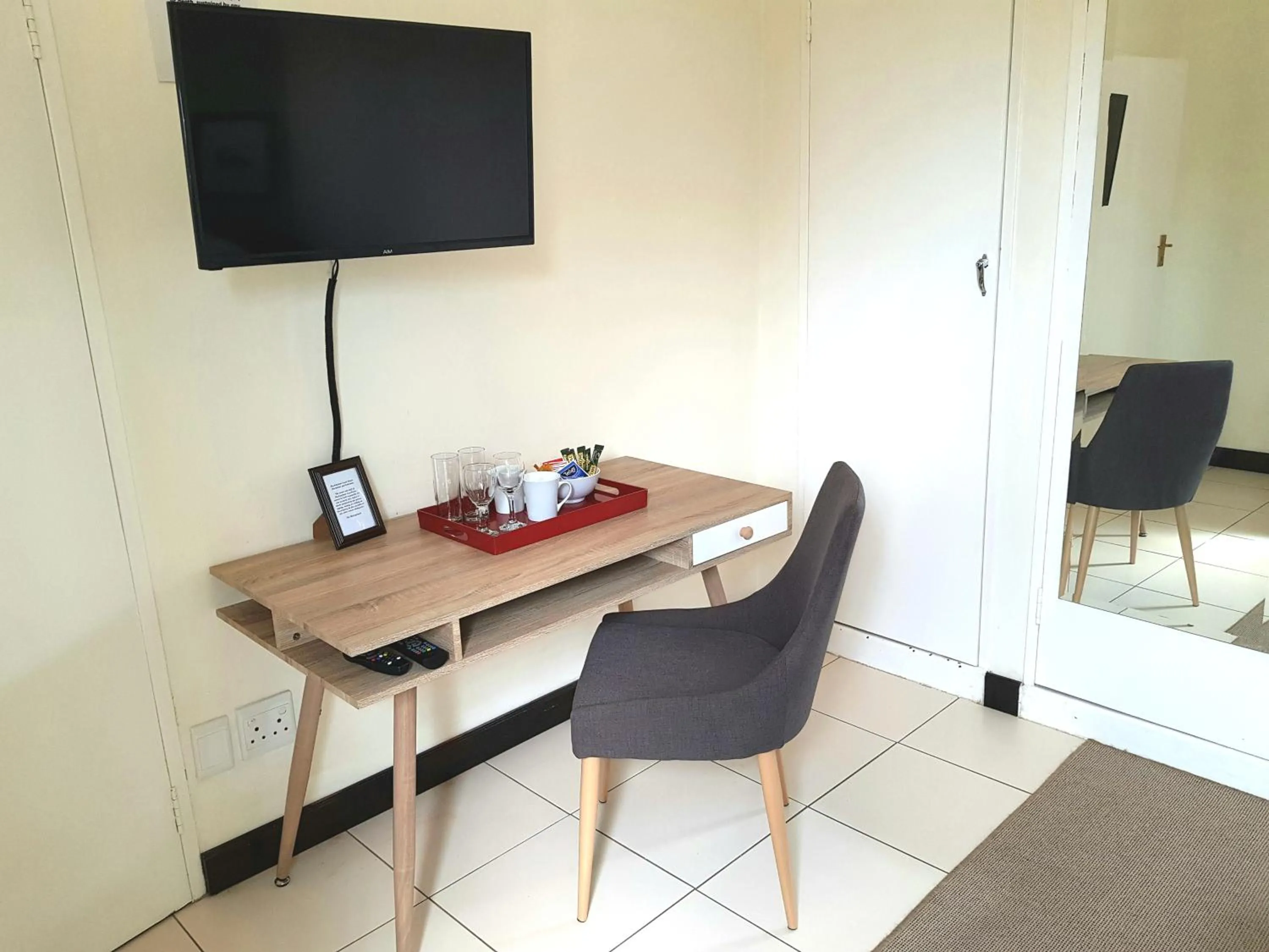 TV and multimedia in B&B on Buckingham Guest House