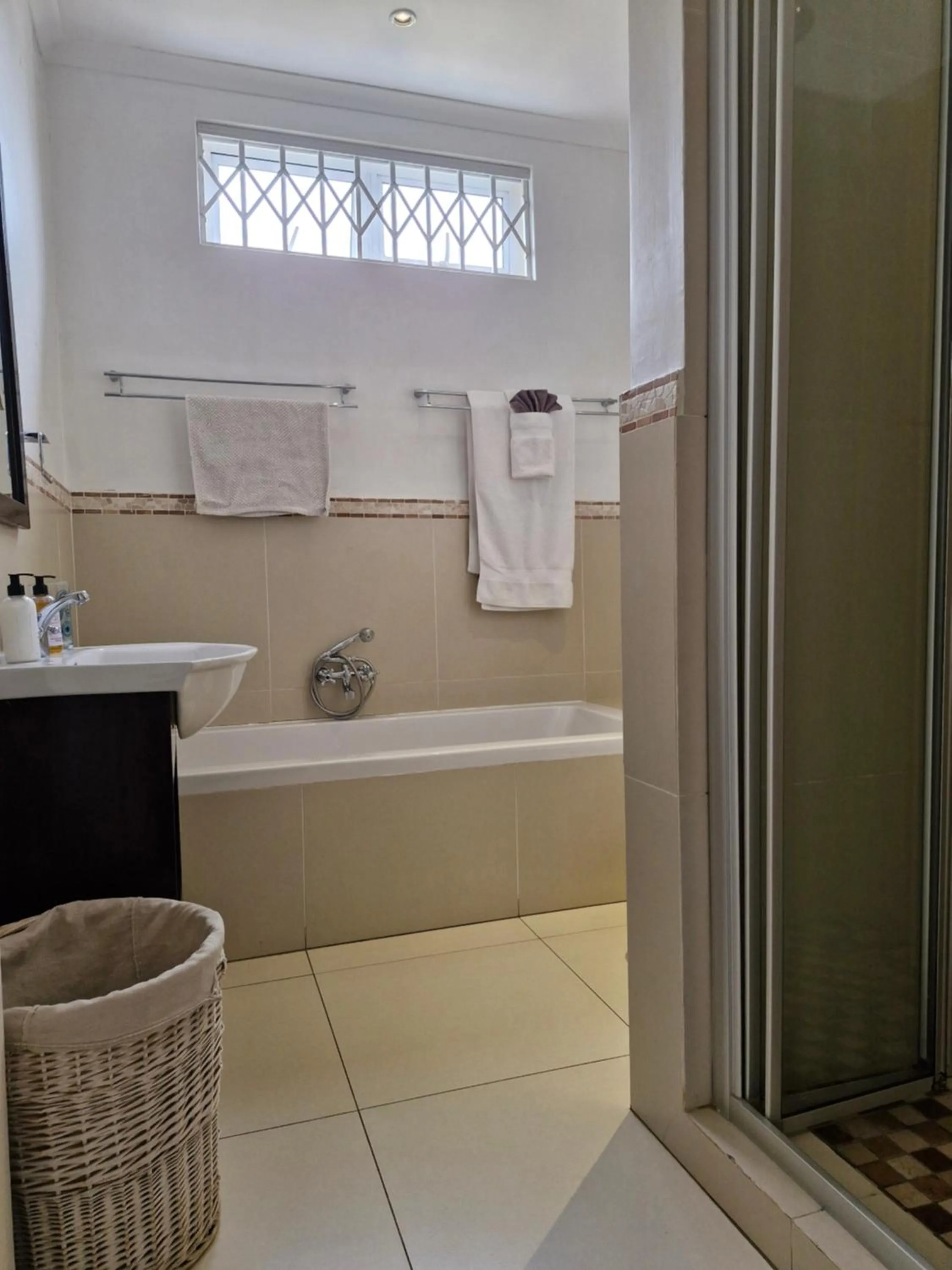 Bath in B&B on Buckingham Guest House