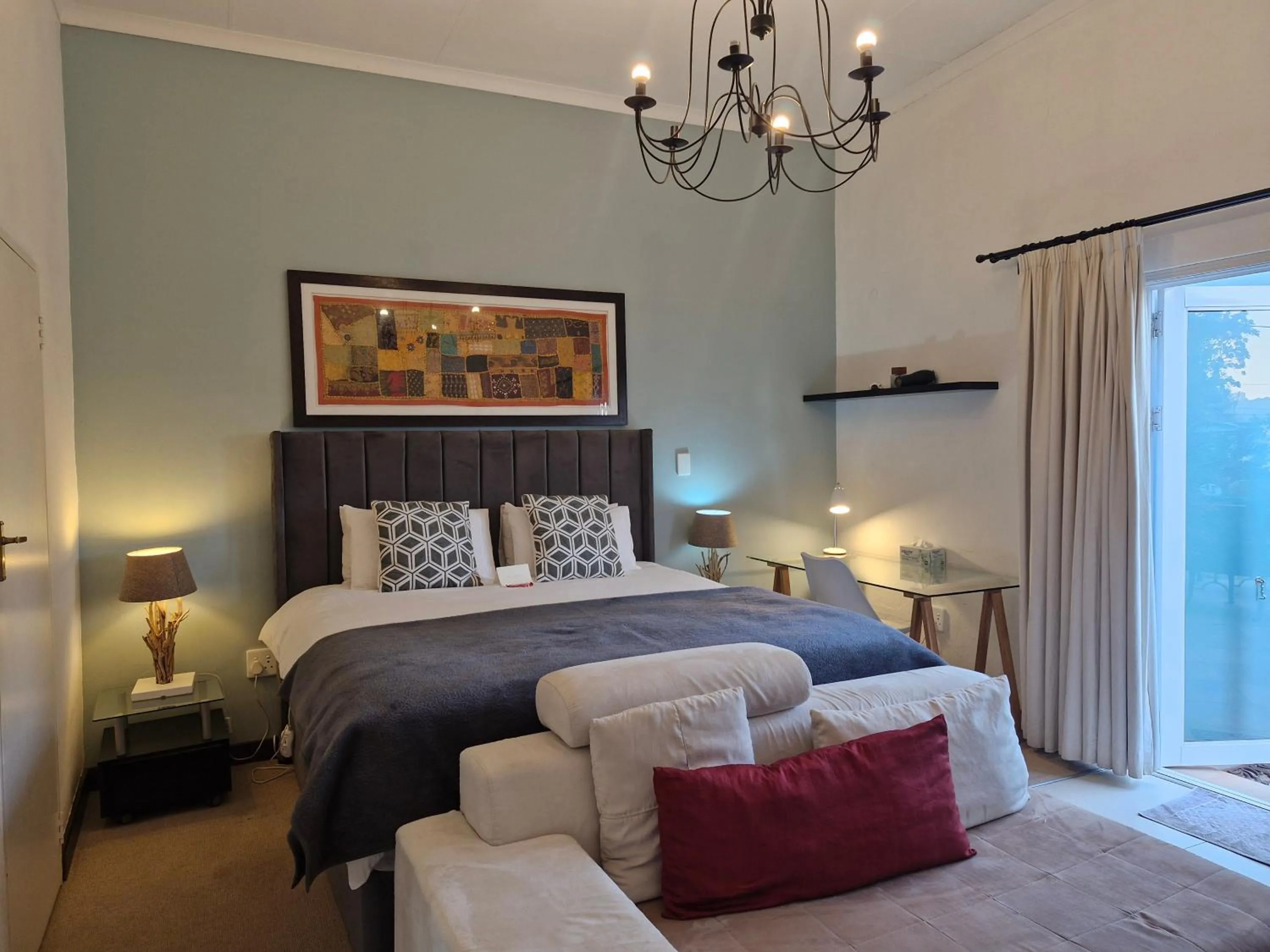 Bedroom, Bed in B&B on Buckingham Guest House