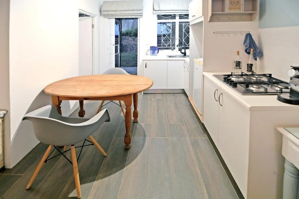 kitchen in B&B on Buckingham Guest House