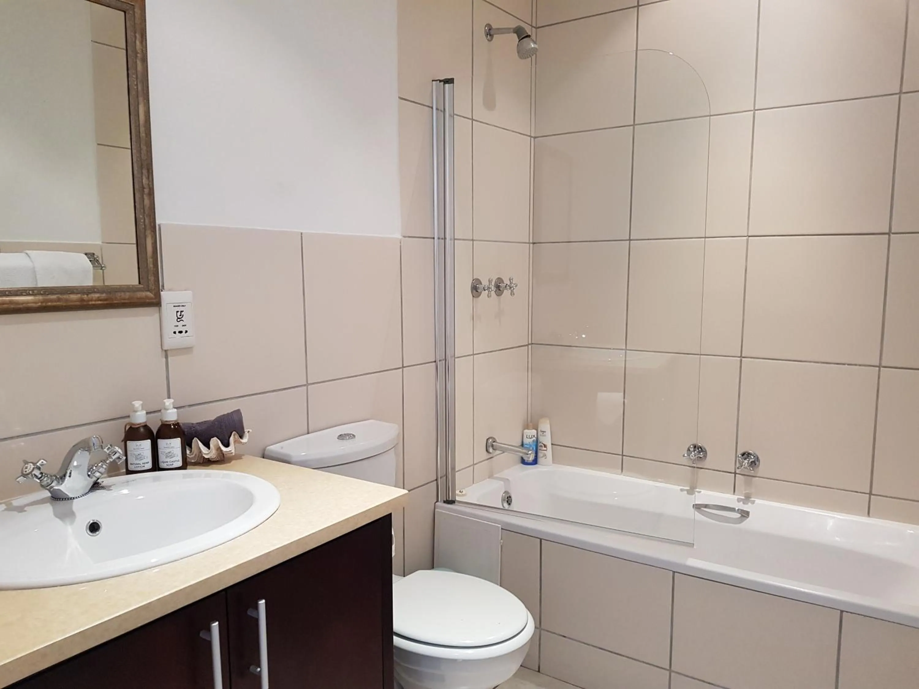 Bathroom in B&B on Buckingham Guest House