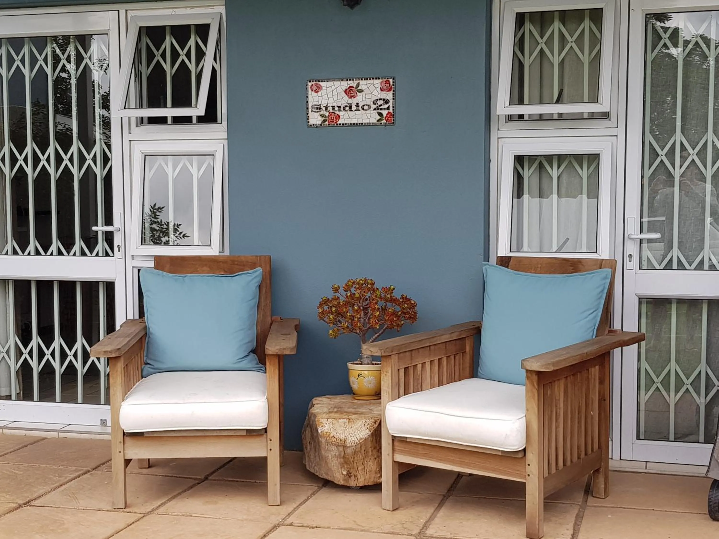 Patio in B&B on Buckingham Guest House