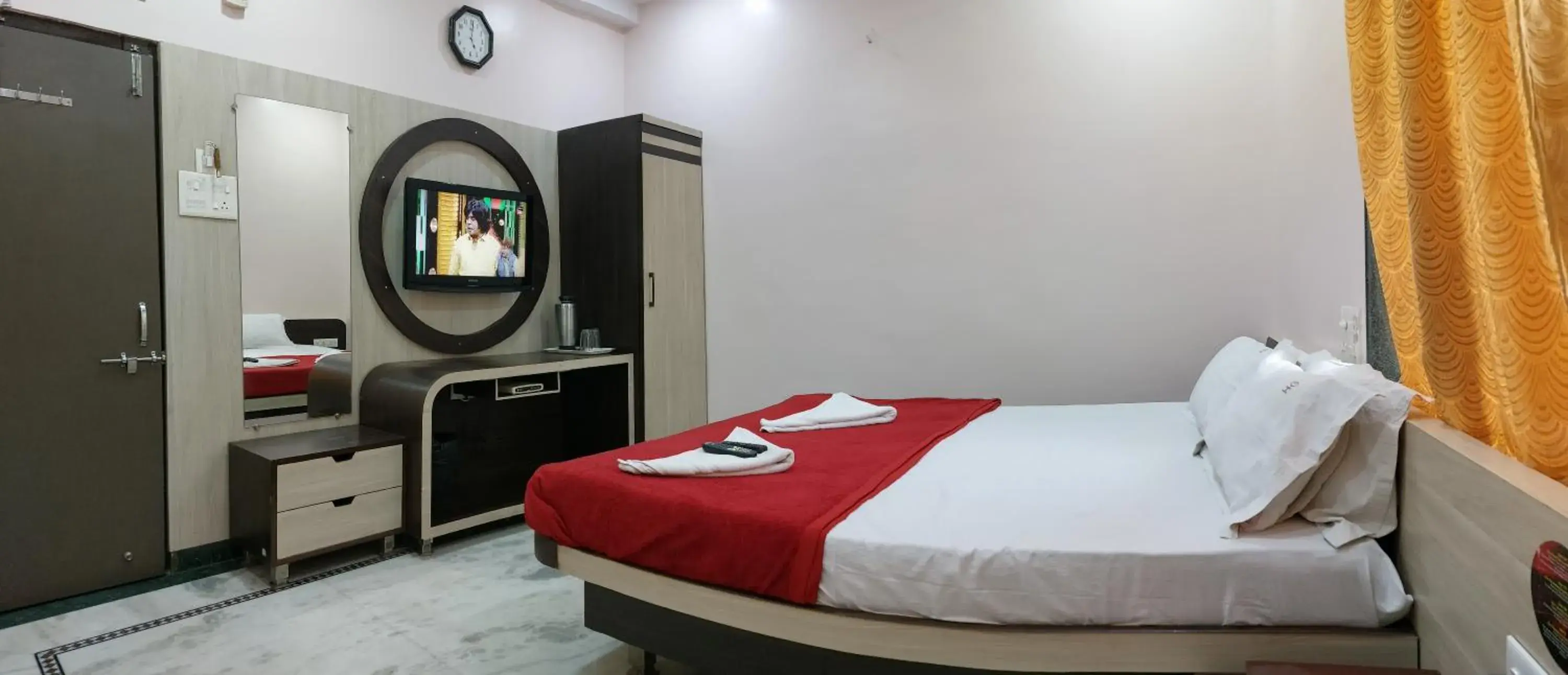 Bed in Hotel Gujrat Bed in Hotel Gujrat