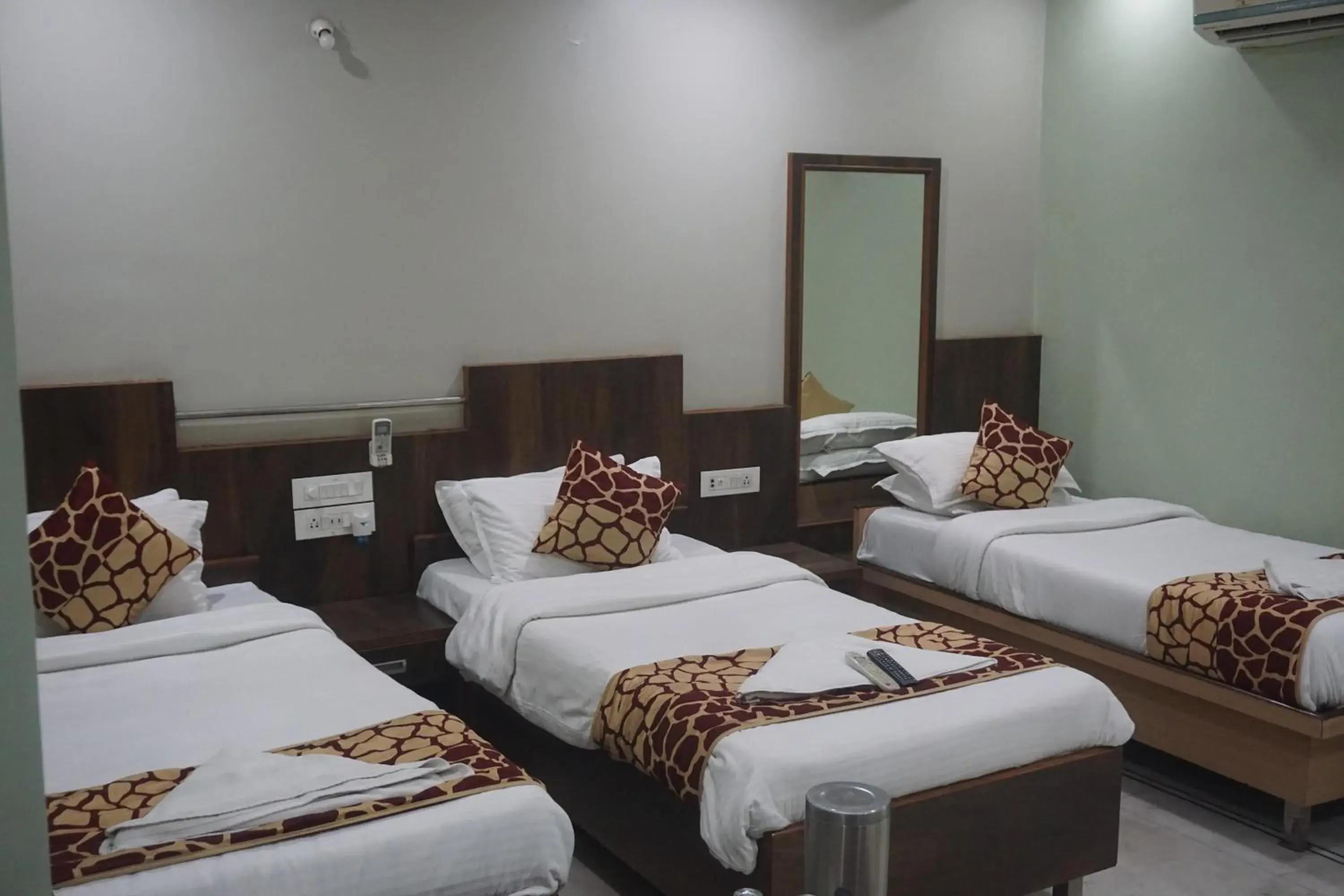 Bed in Hotel Gujrat Bed in Hotel Gujrat