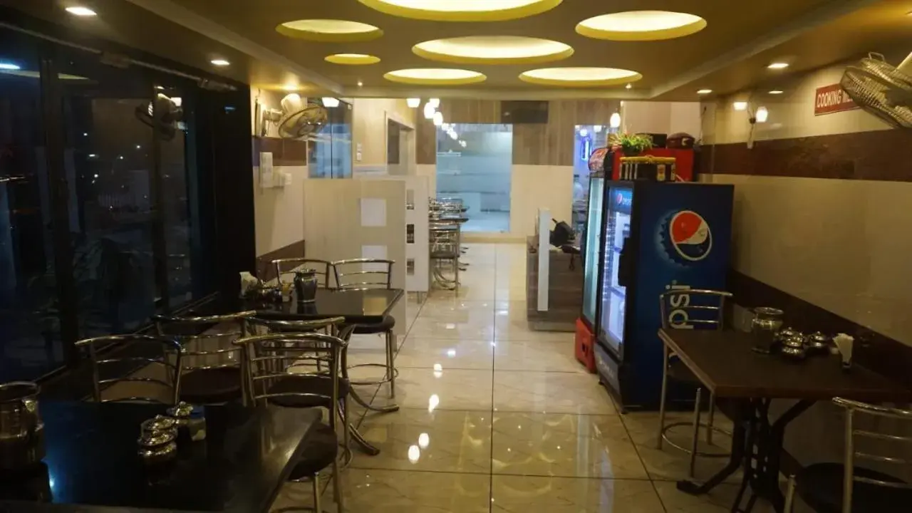 Restaurant/places to eat in Hotel Gujrat Restaurant/places to eat in Hotel Gujrat