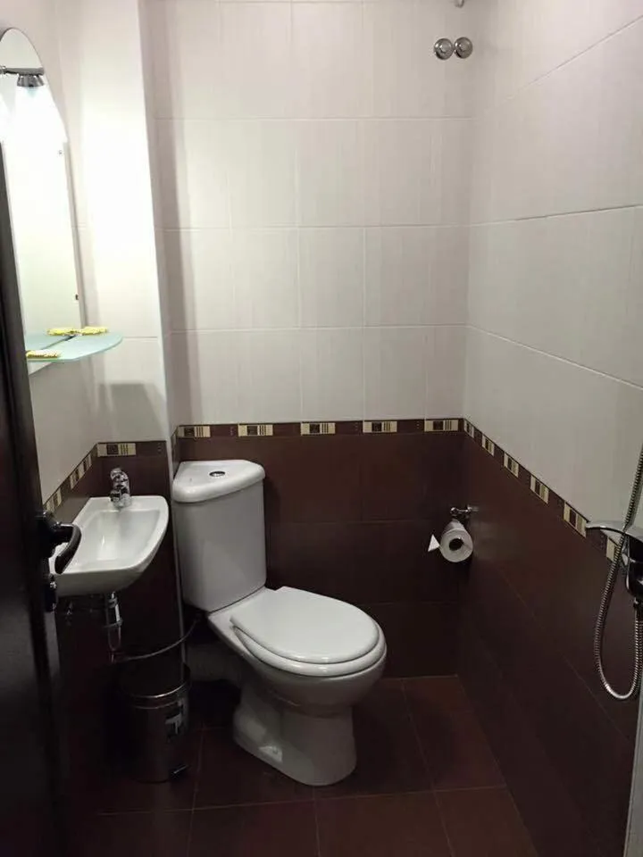 Bathroom in Семеен хотел Гингеръ