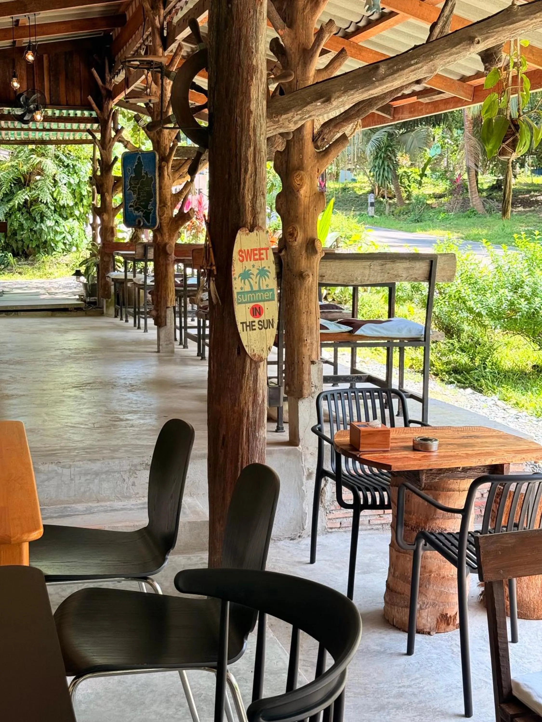 Restaurant/places to eat in Eve house koh kood