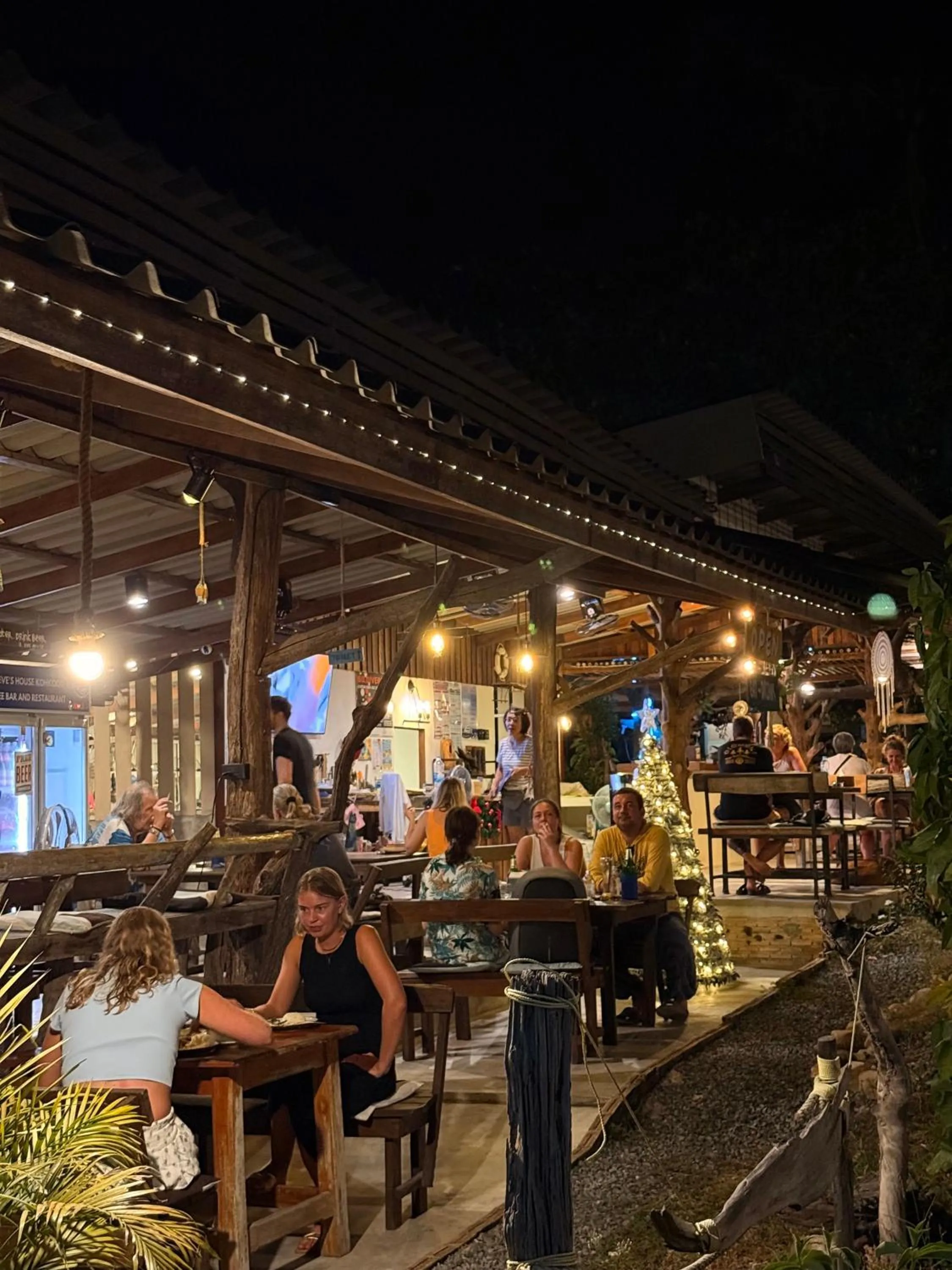 Restaurant/places to eat in Eve house koh kood