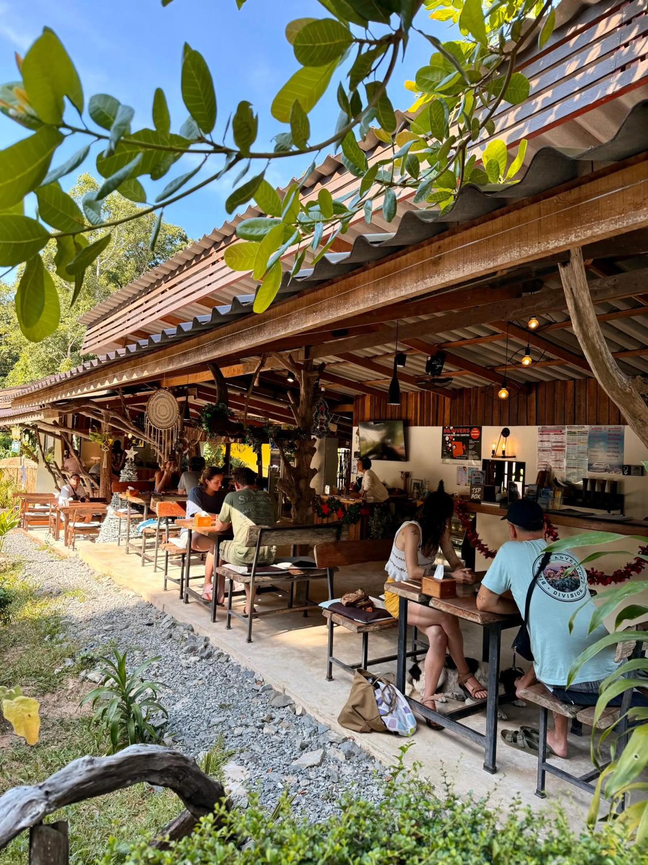 Restaurant/places to eat in Eve house koh kood