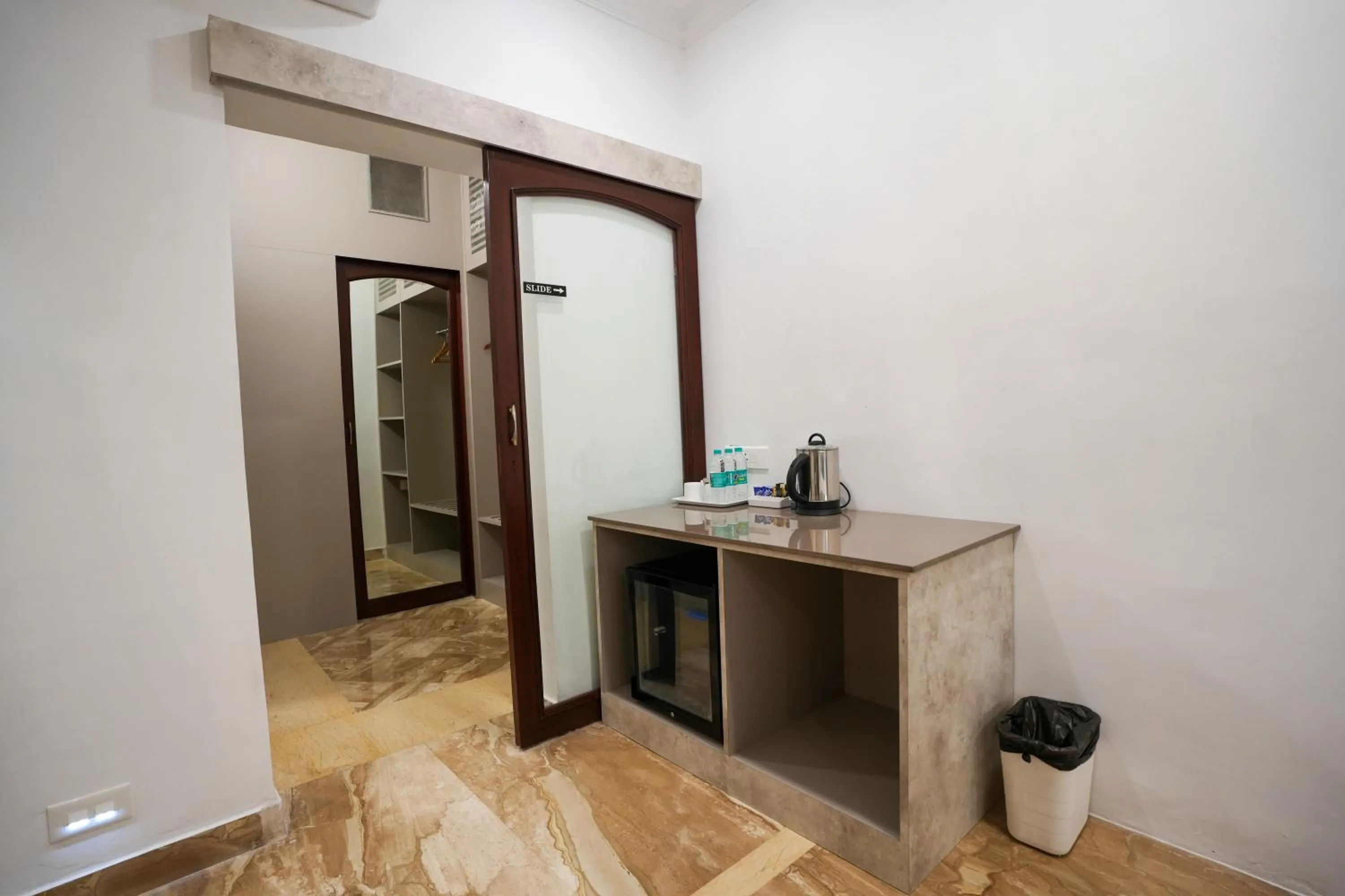 Coffee/tea facilities in Avenue 11 Boutique Residences, Poes Garden Chennai