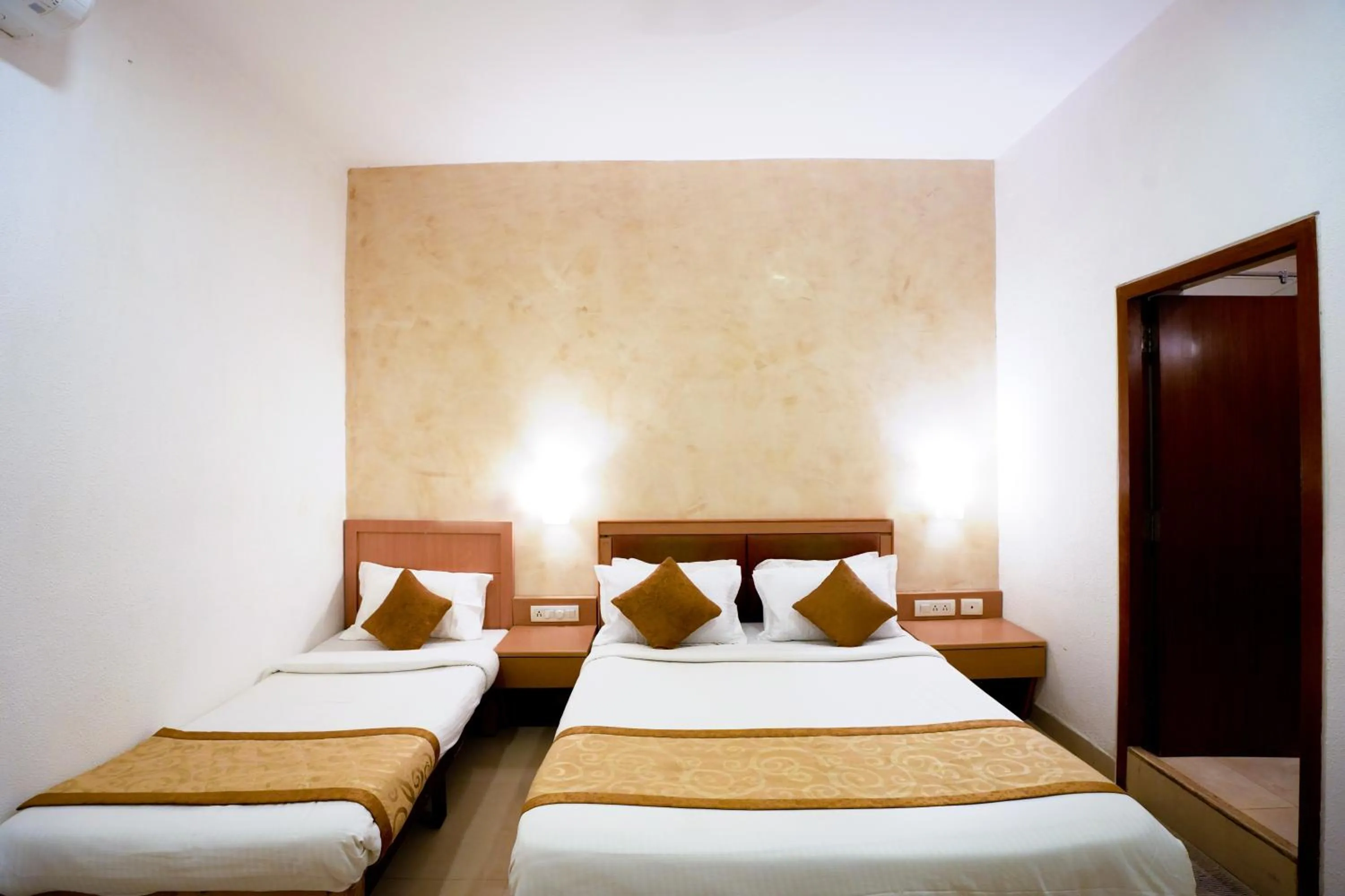 Bedroom, Bed in Avenue 11 Boutique Residences, Poes Garden Chennai