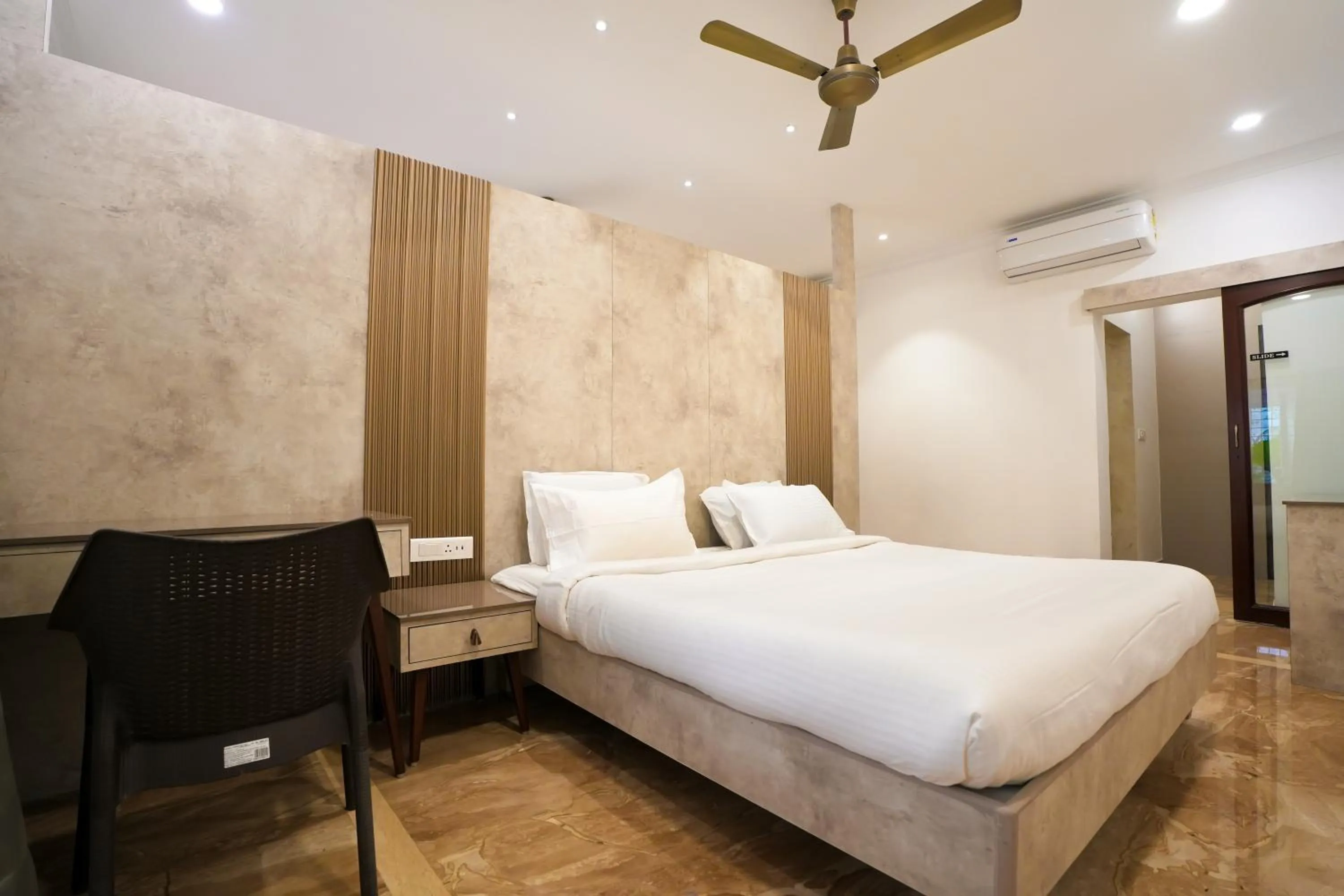 Bedroom, Bed in Avenue 11 Boutique Residences, Poes Garden Chennai