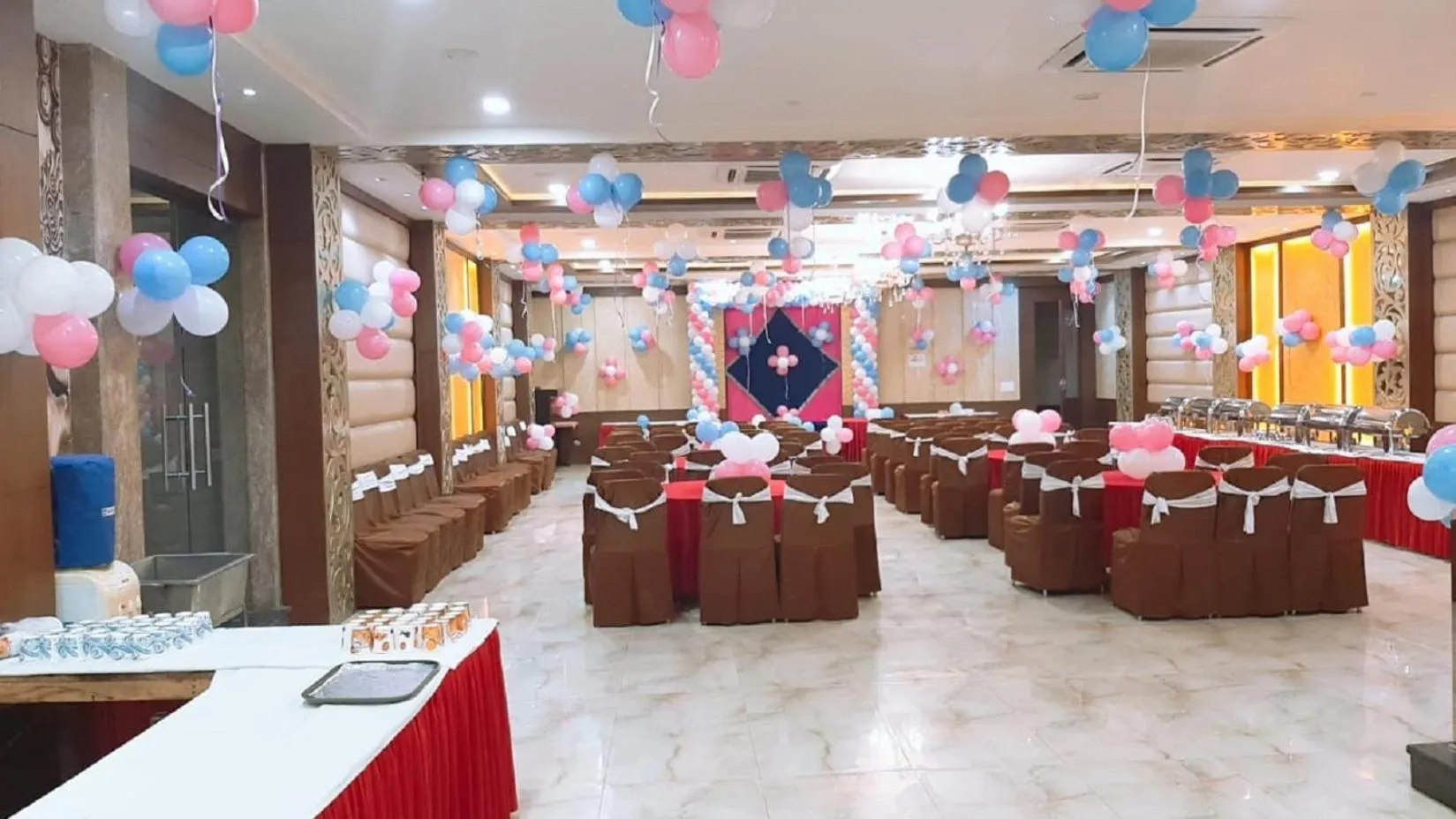 Area and facilities in Hotel Taj Heights