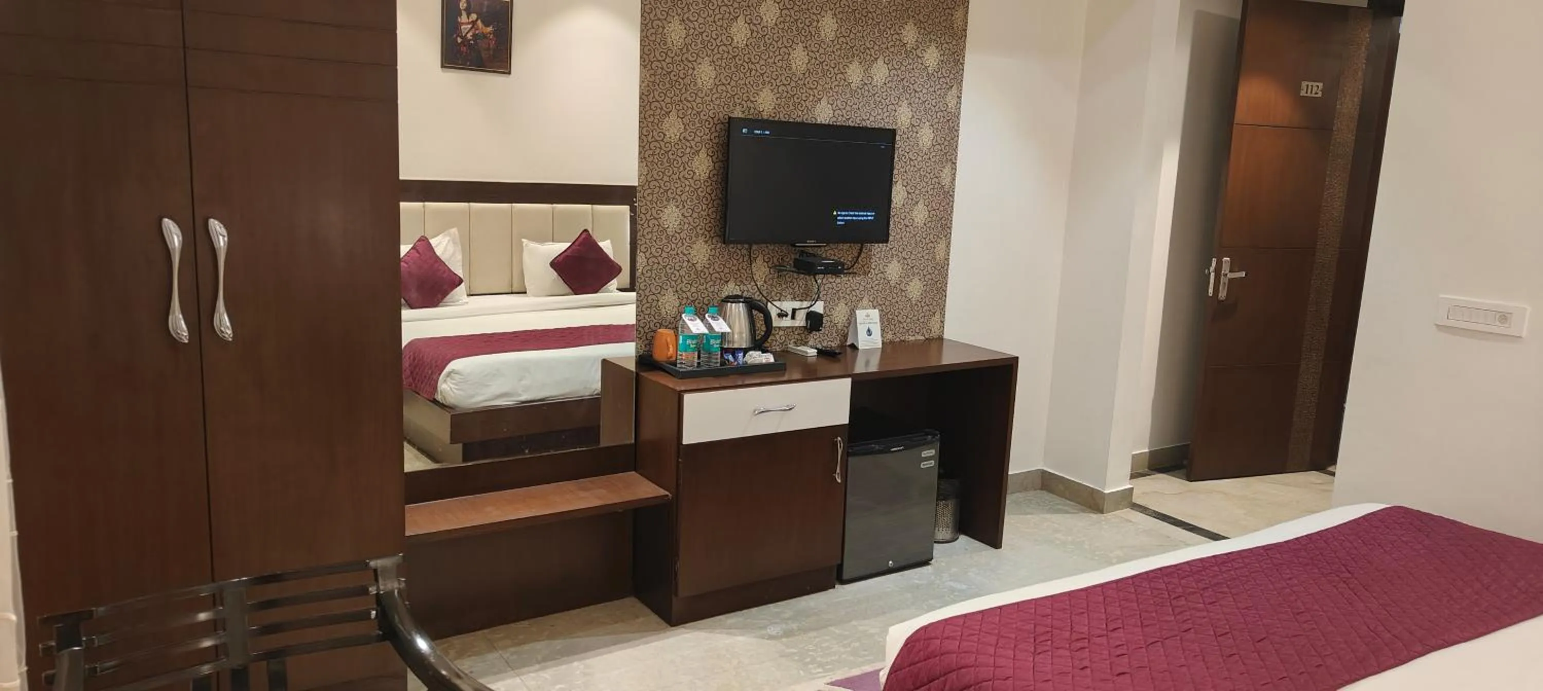 TV and multimedia, Bed in Hotel Taj Heights