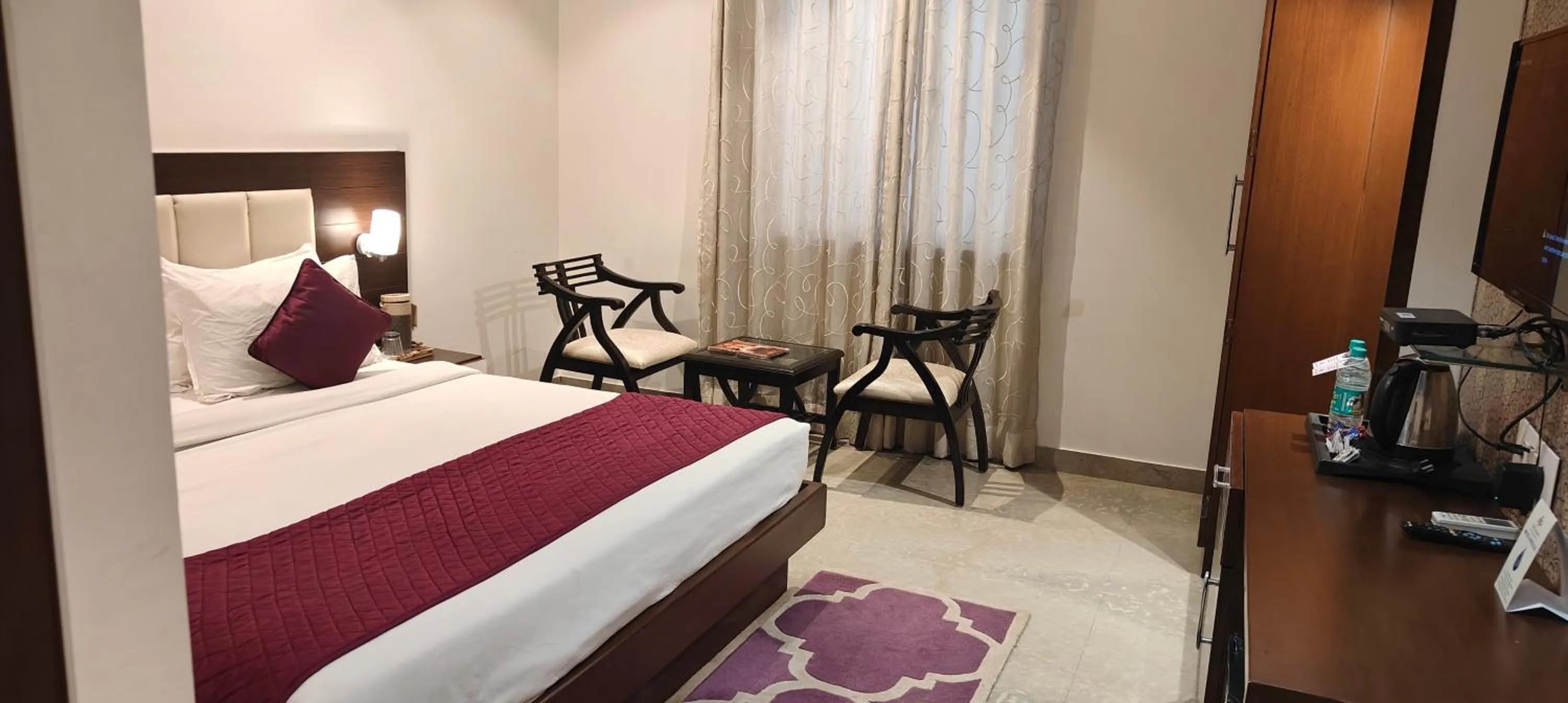 Bed in Hotel Taj Heights