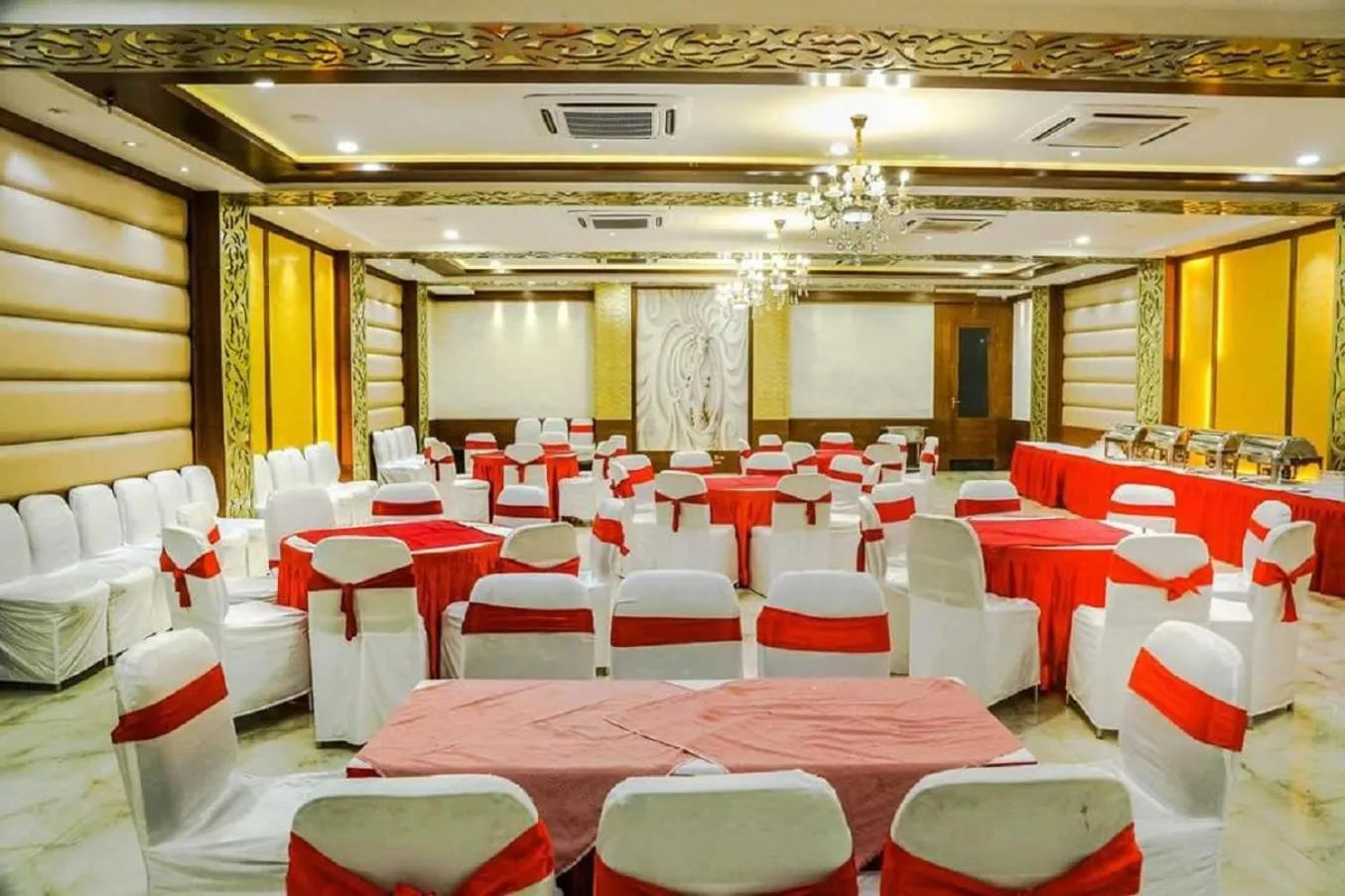 Area and facilities in Hotel Taj Heights