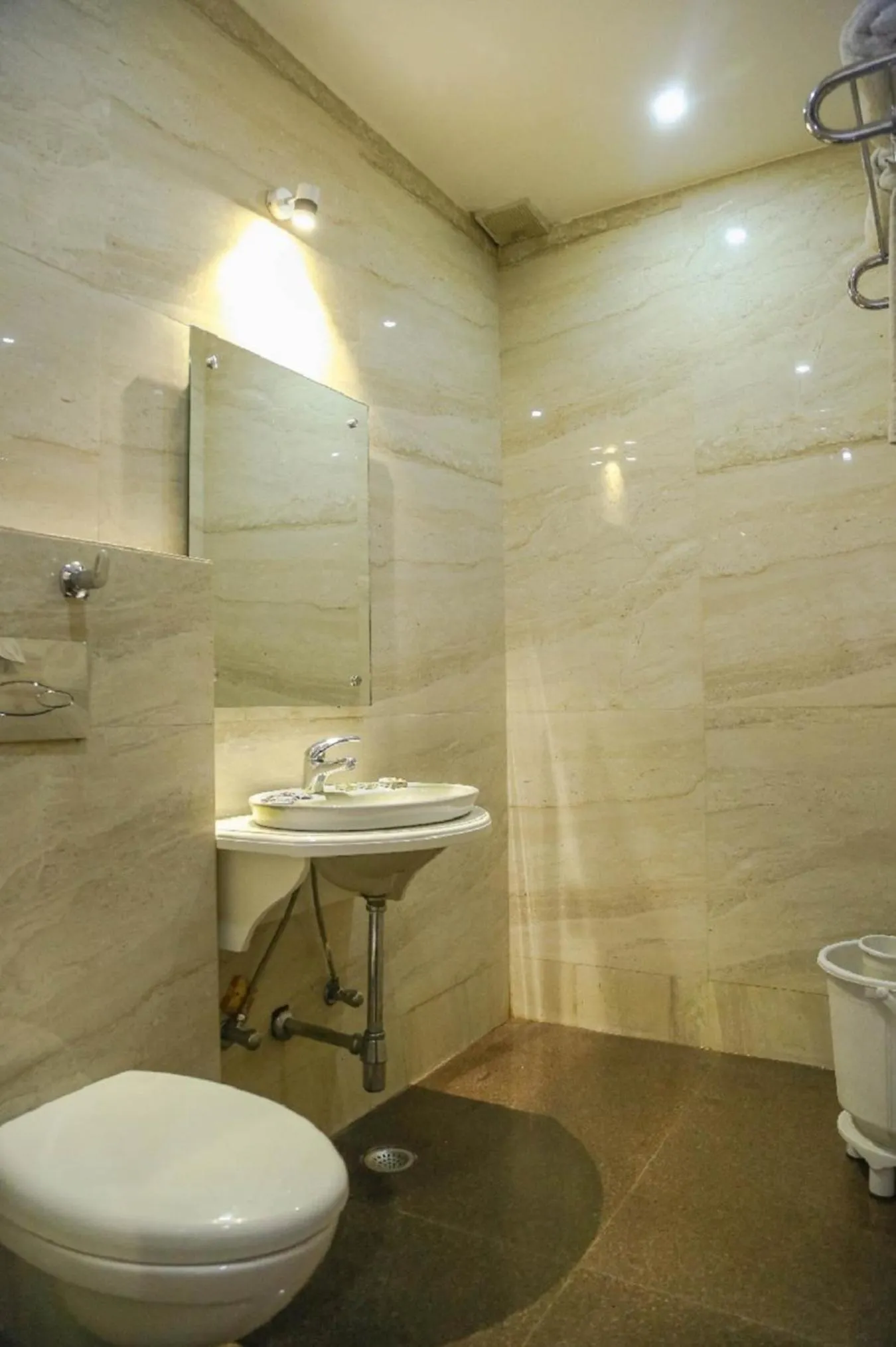 Bathroom in Hotel Taj Heights