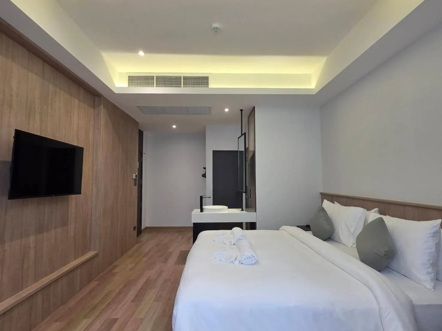 Bedroom, Bed in Warm Pillow Hotel Bangkok