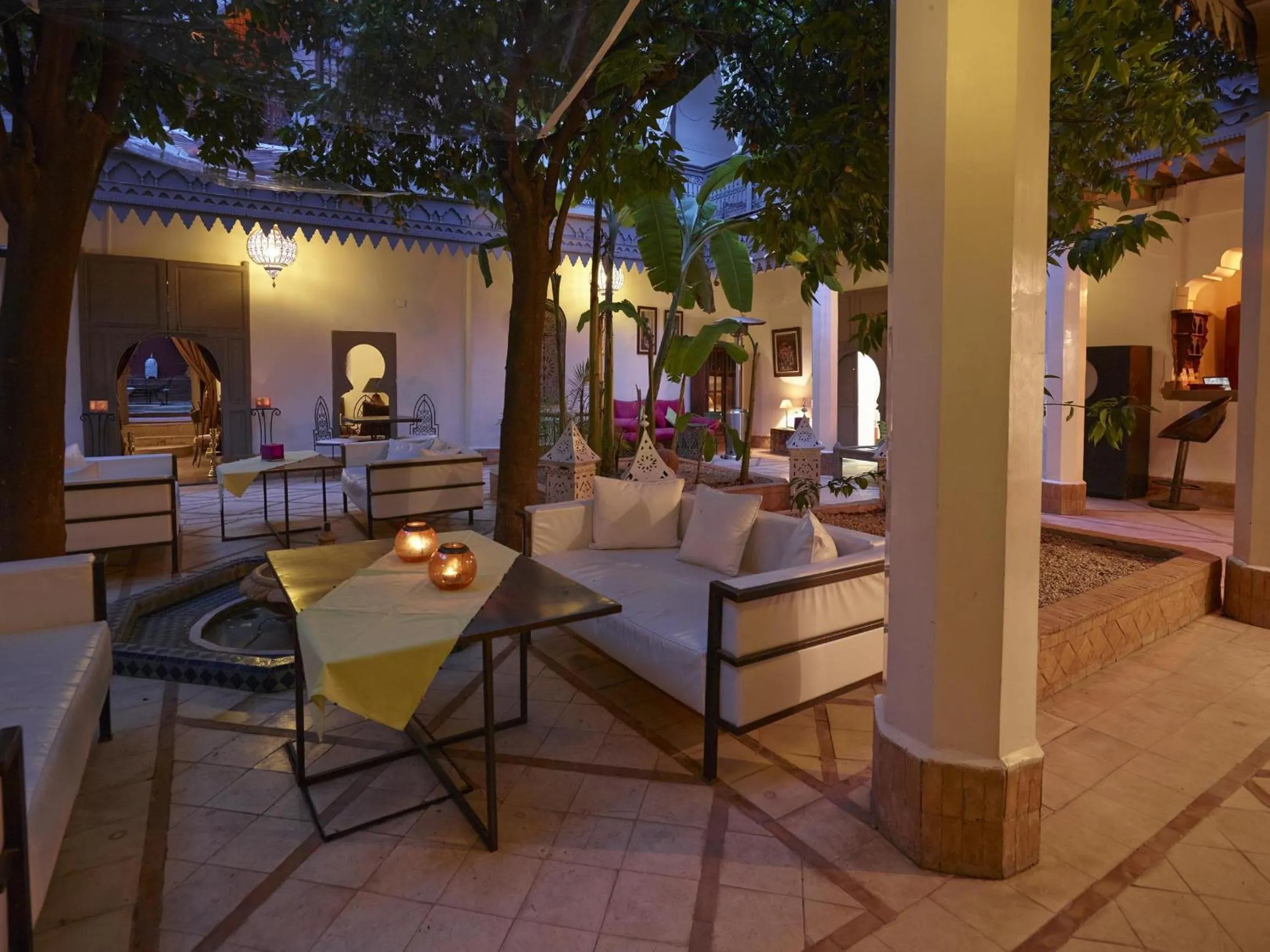 Patio in Riad Les Jardins d'Henia