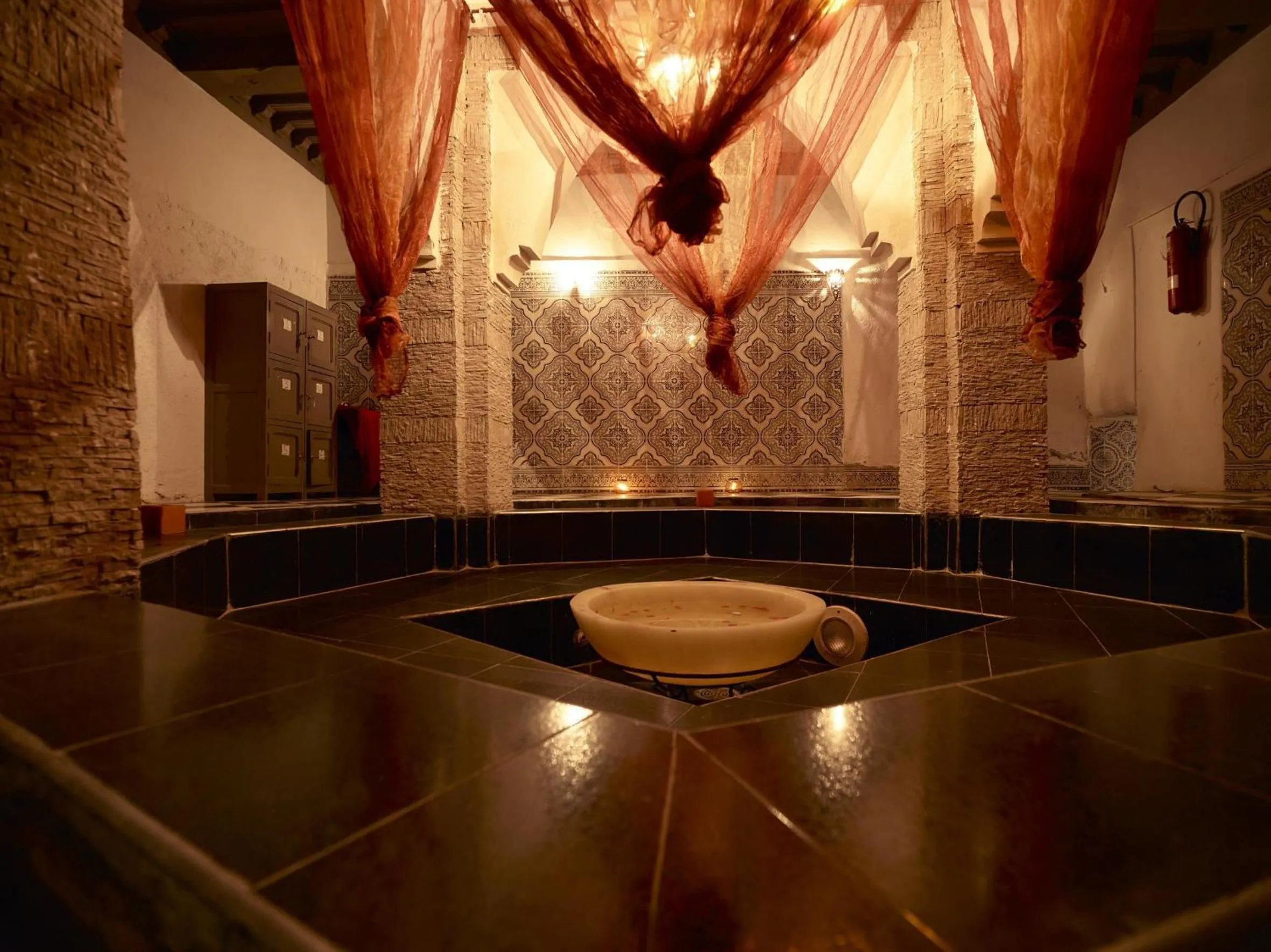 Steam room in Riad Les Jardins d'Henia